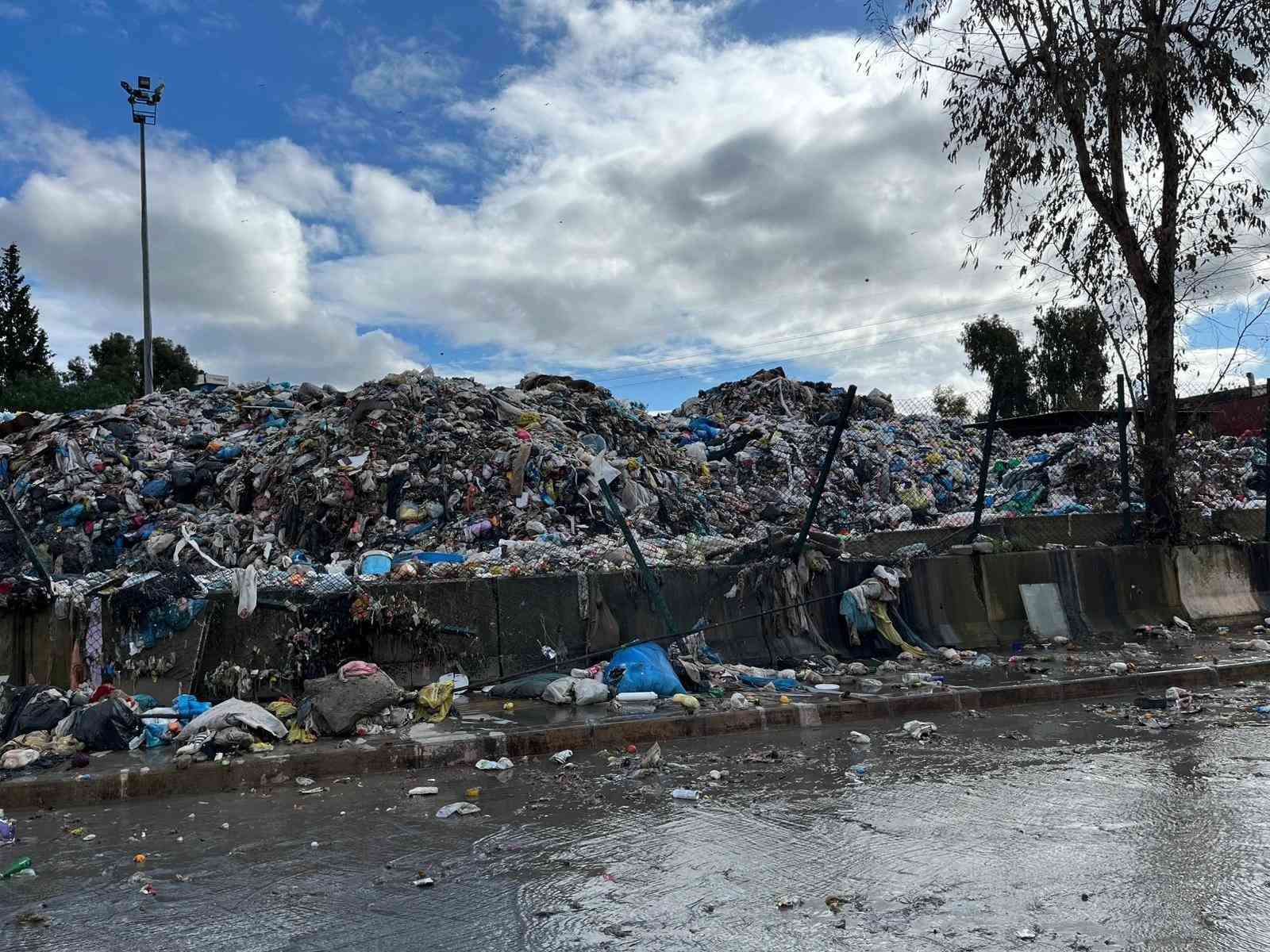 Buca’nın bitmeyen çilesi, yine ’çöp’
