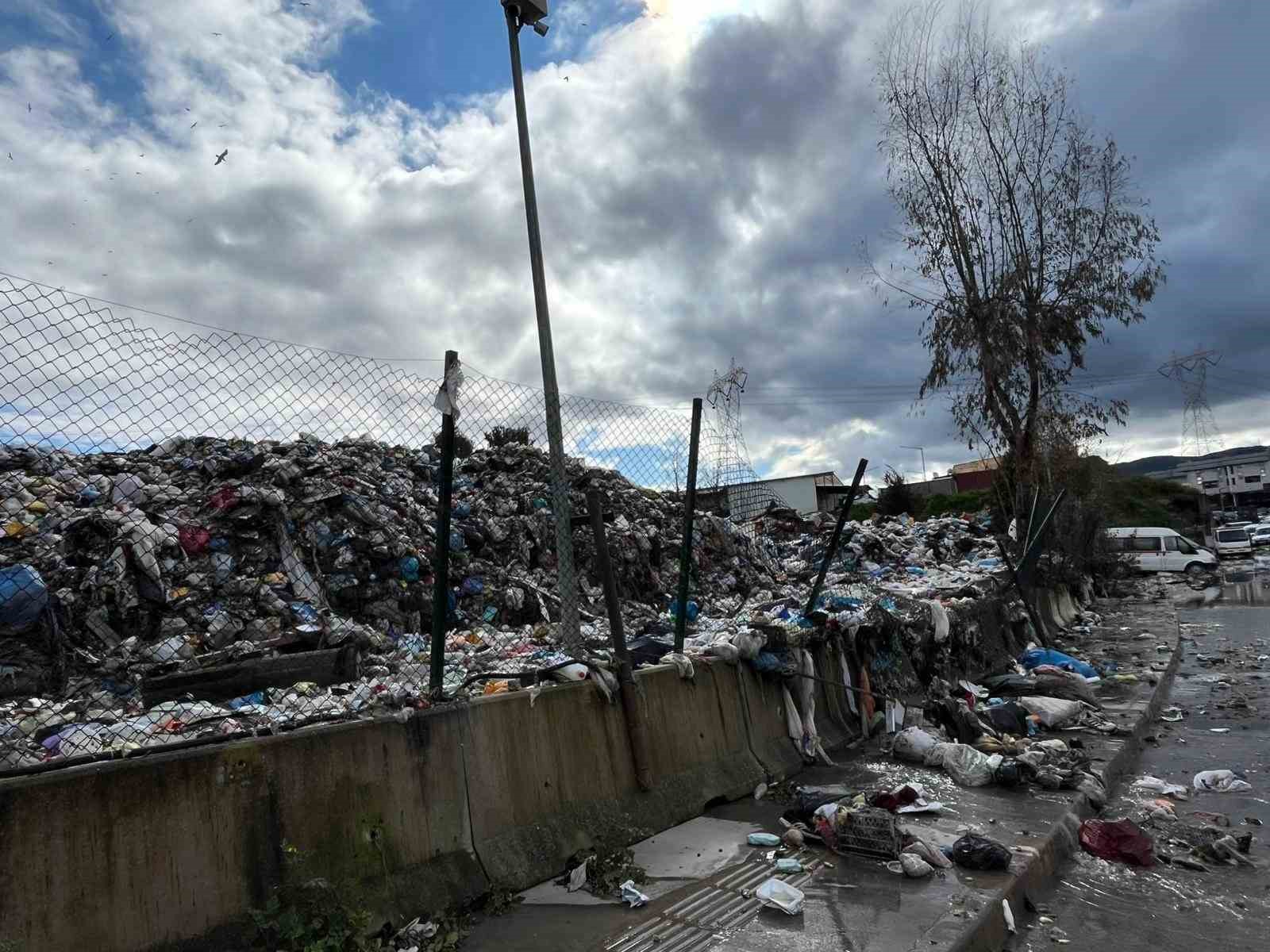 Buca’nın bitmeyen çilesi, yine ’çöp’
