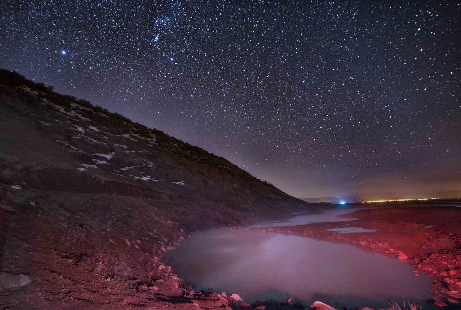 Budaklı Kaplıcaları, geceyi aydınlatan yıldızlarla güzel görüntüler oluşturdu
