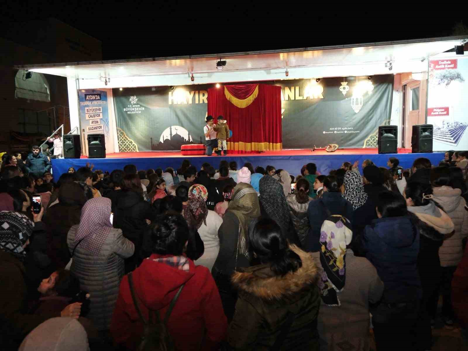 Buharkent’te vatandaşlar Büyükşehir Belediyesi’nin Ramazan etkinlikleri ile buluştu
Buharkent’te vatandaşlar Büyükşehir Belediyesi’nin Ramazan etkinlikleri ile buluştu
