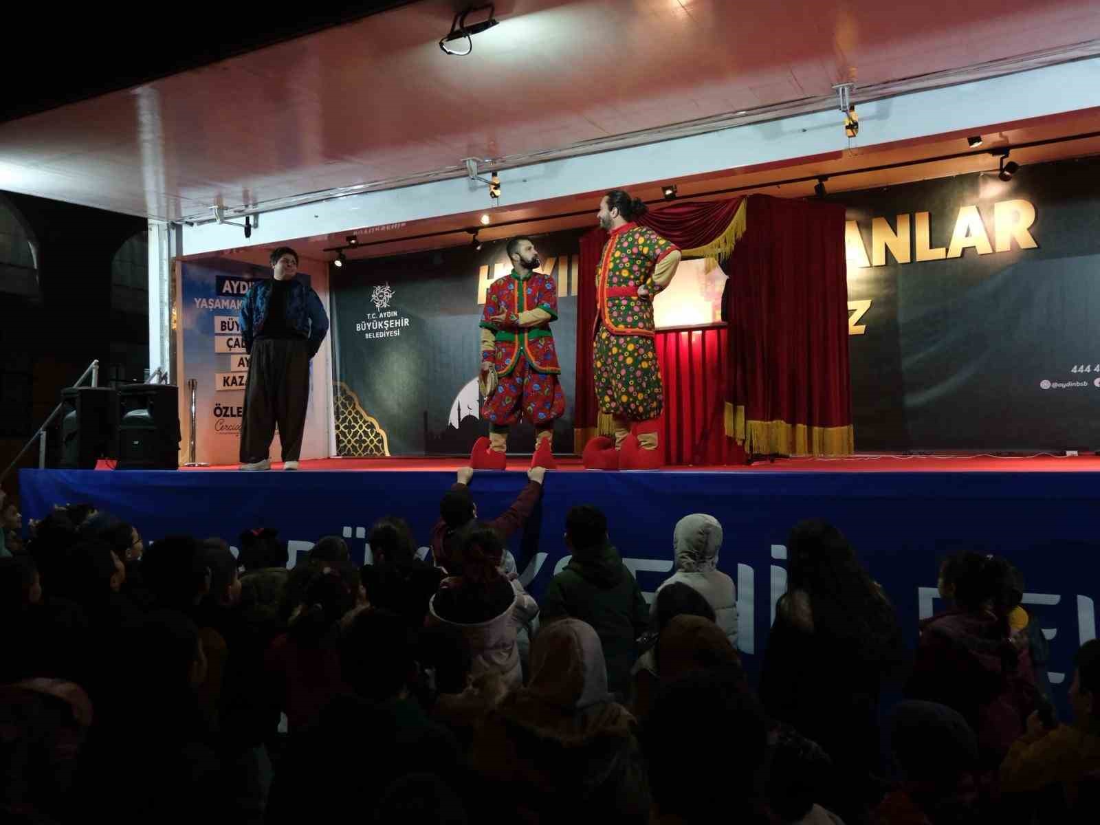 Buharkent’te vatandaşlar Büyükşehir Belediyesi’nin Ramazan etkinlikleri ile buluştu
Buharkent’te vatandaşlar Büyükşehir Belediyesi’nin Ramazan etkinlikleri ile buluştu