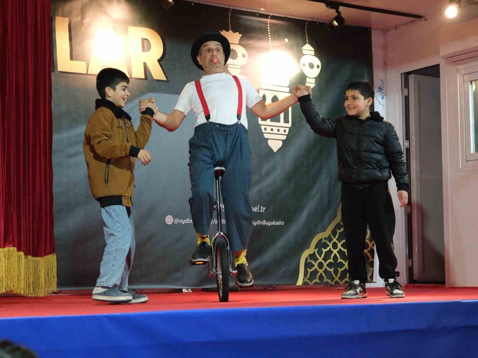 Buharkent’te vatandaşlar Büyükşehir Belediyesi’nin Ramazan etkinlikleri ile buluştu
Buharkent’te vatandaşlar Büyükşehir Belediyesi’nin Ramazan etkinlikleri ile buluştu