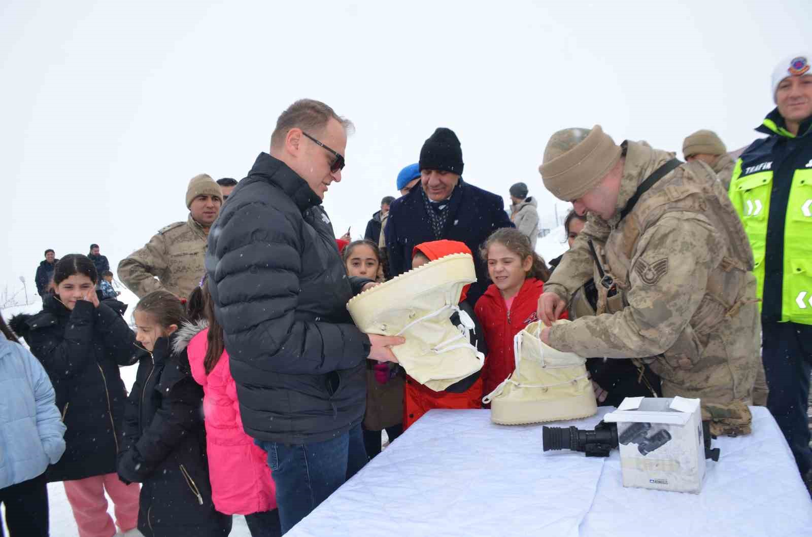 Bulanık Kaymakamlığı’ndan çocuklara unutulmaz kış şenliği
