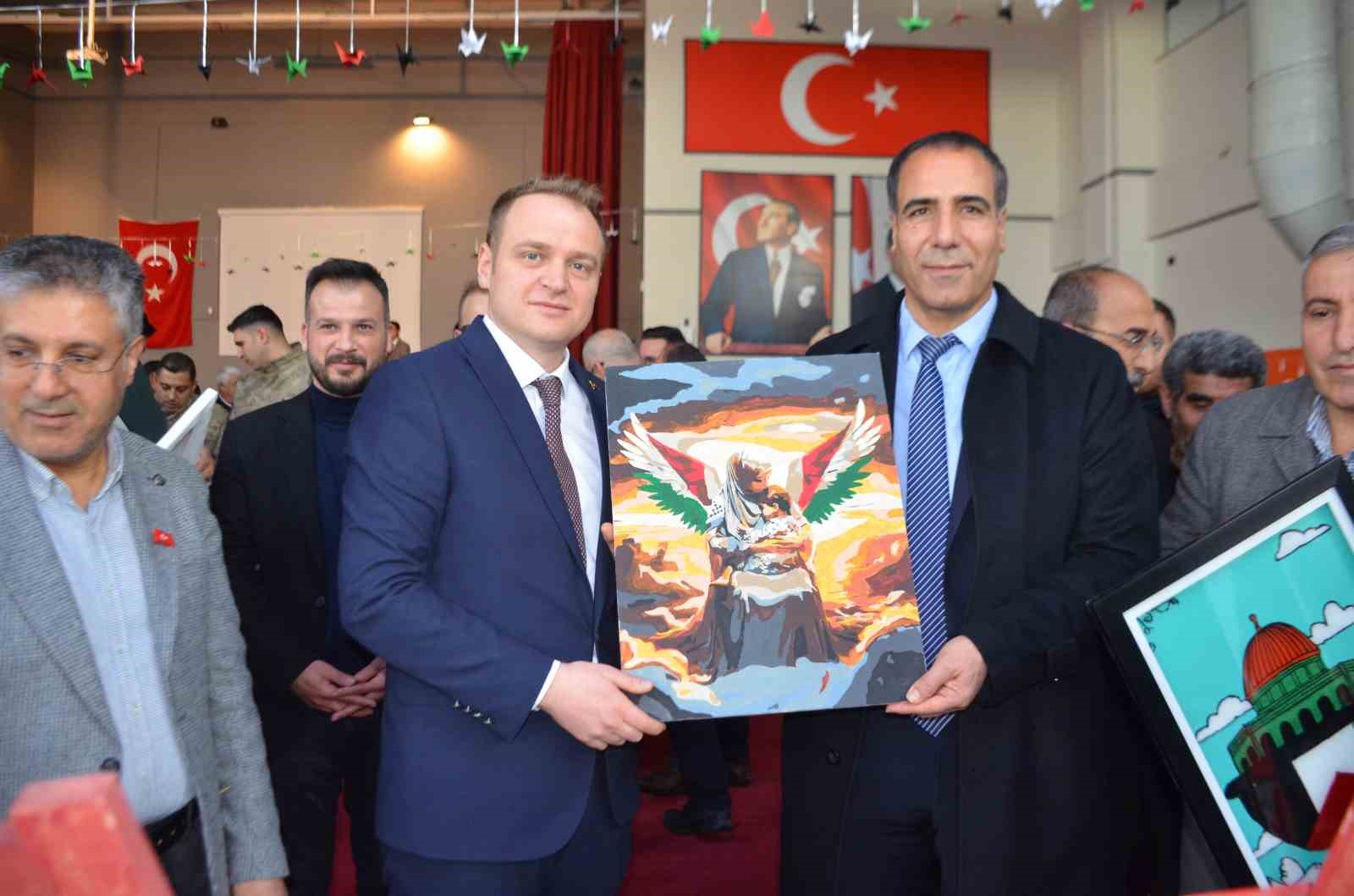 Bulanık’ta "Bin Umut Turnası" projesi: Filistinli çocuklar için gönüller birleşti
Bulanık’ta "Bin Umut Turnası" projesi: Filistinli çocuklar için gönüller birleşti