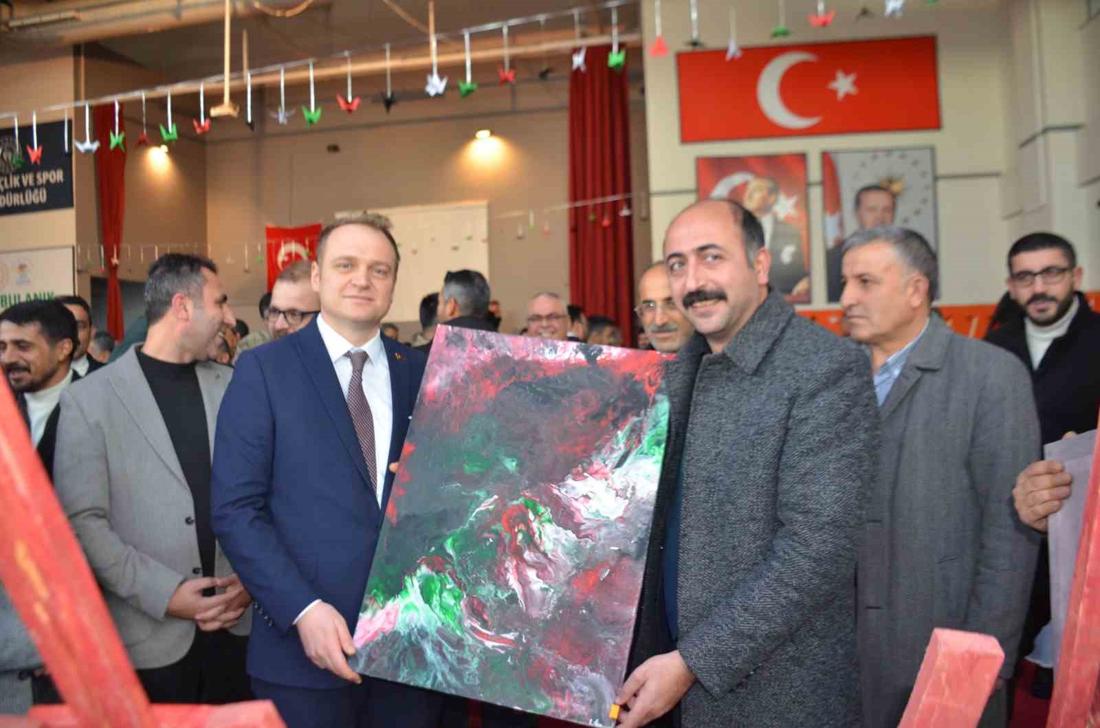 Bulanık’ta "Bin Umut Turnası" projesi: Filistinli çocuklar için gönüller birleşti
Bulanık’ta "Bin Umut Turnası" projesi: Filistinli çocuklar için gönüller birleşti