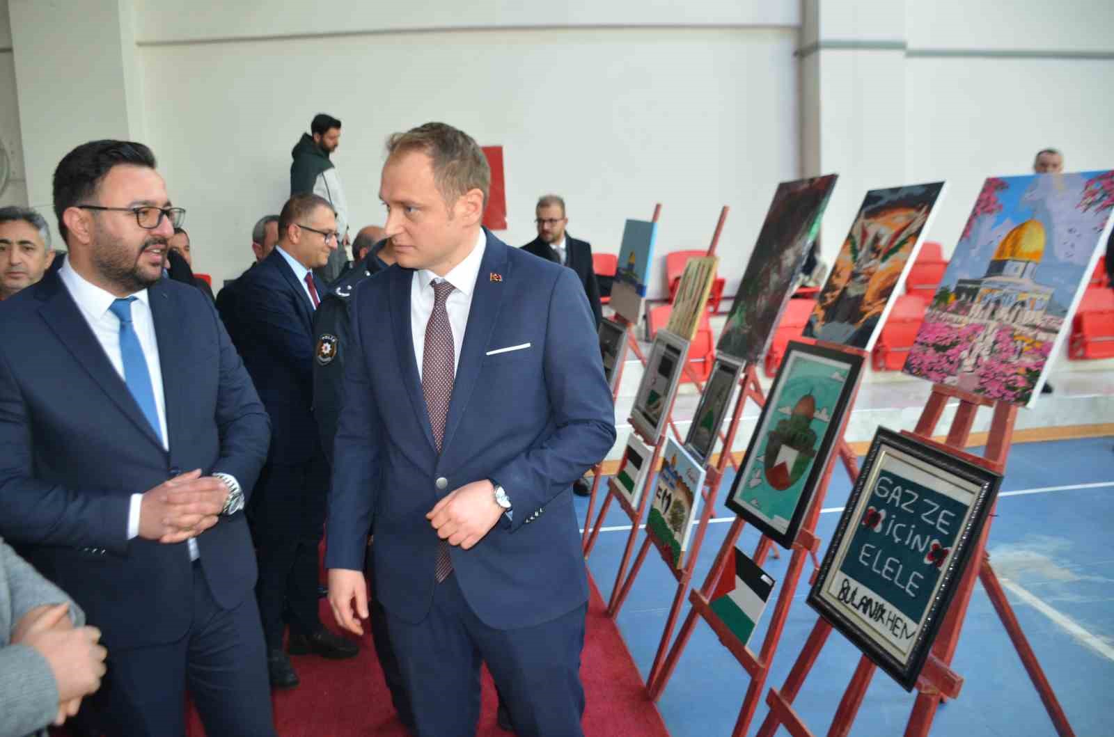 Bulanık’ta "Bin Umut Turnası" projesi: Filistinli çocuklar için gönüller birleşti
Bulanık’ta "Bin Umut Turnası" projesi: Filistinli çocuklar için gönüller birleşti