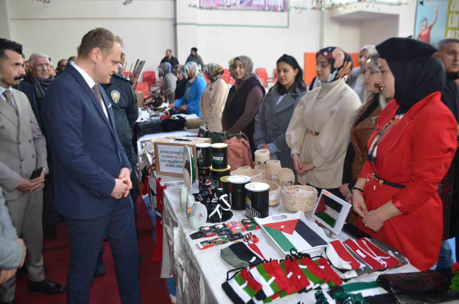 Bulanık’ta "Bin Umut Turnası" projesi: Filistinli çocuklar için gönüller birleşti
Bulanık’ta "Bin Umut Turnası" projesi: Filistinli çocuklar için gönüller birleşti
