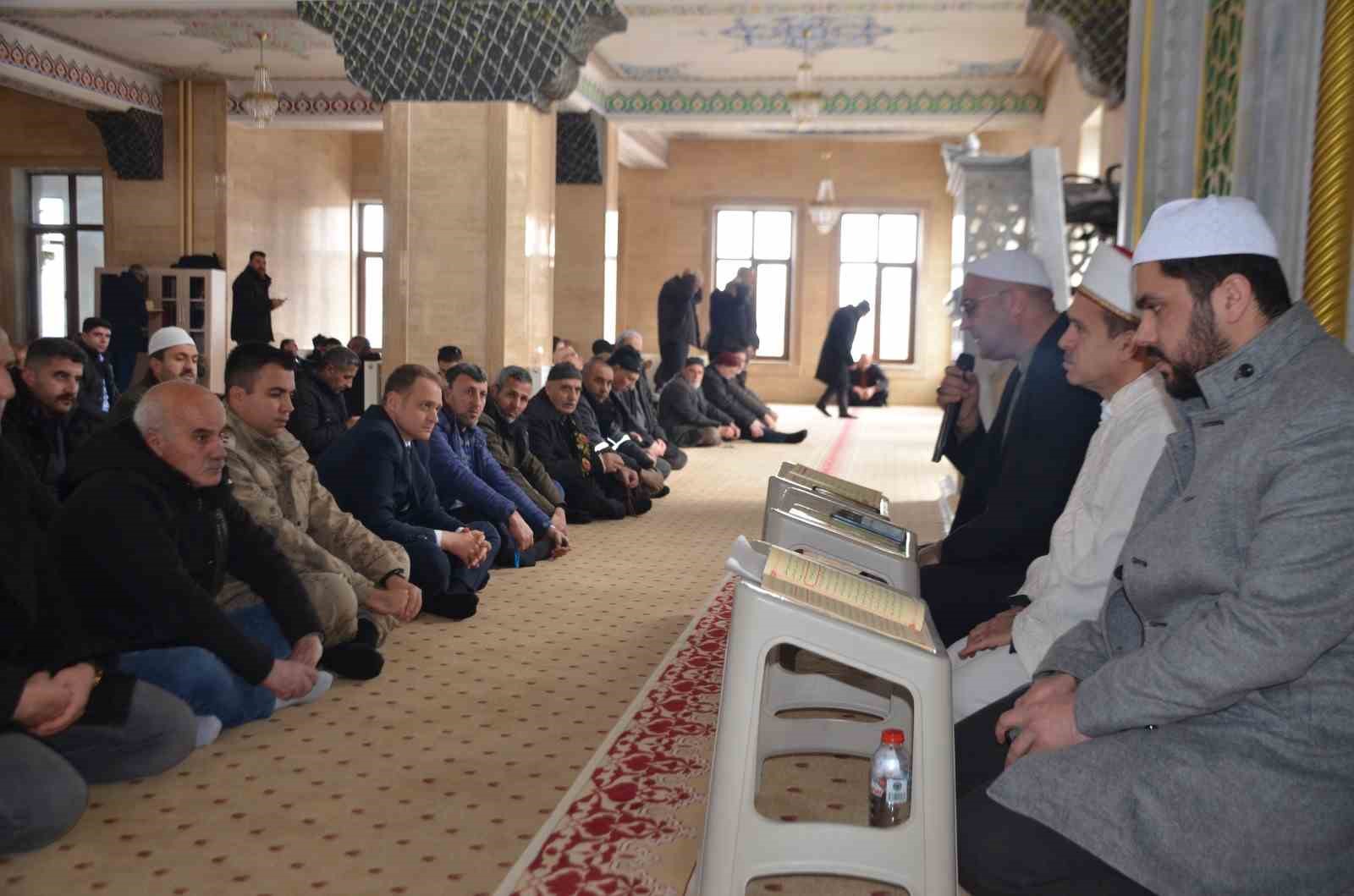 Bulanık’ta deprem şehitleri dualarla anıldı
