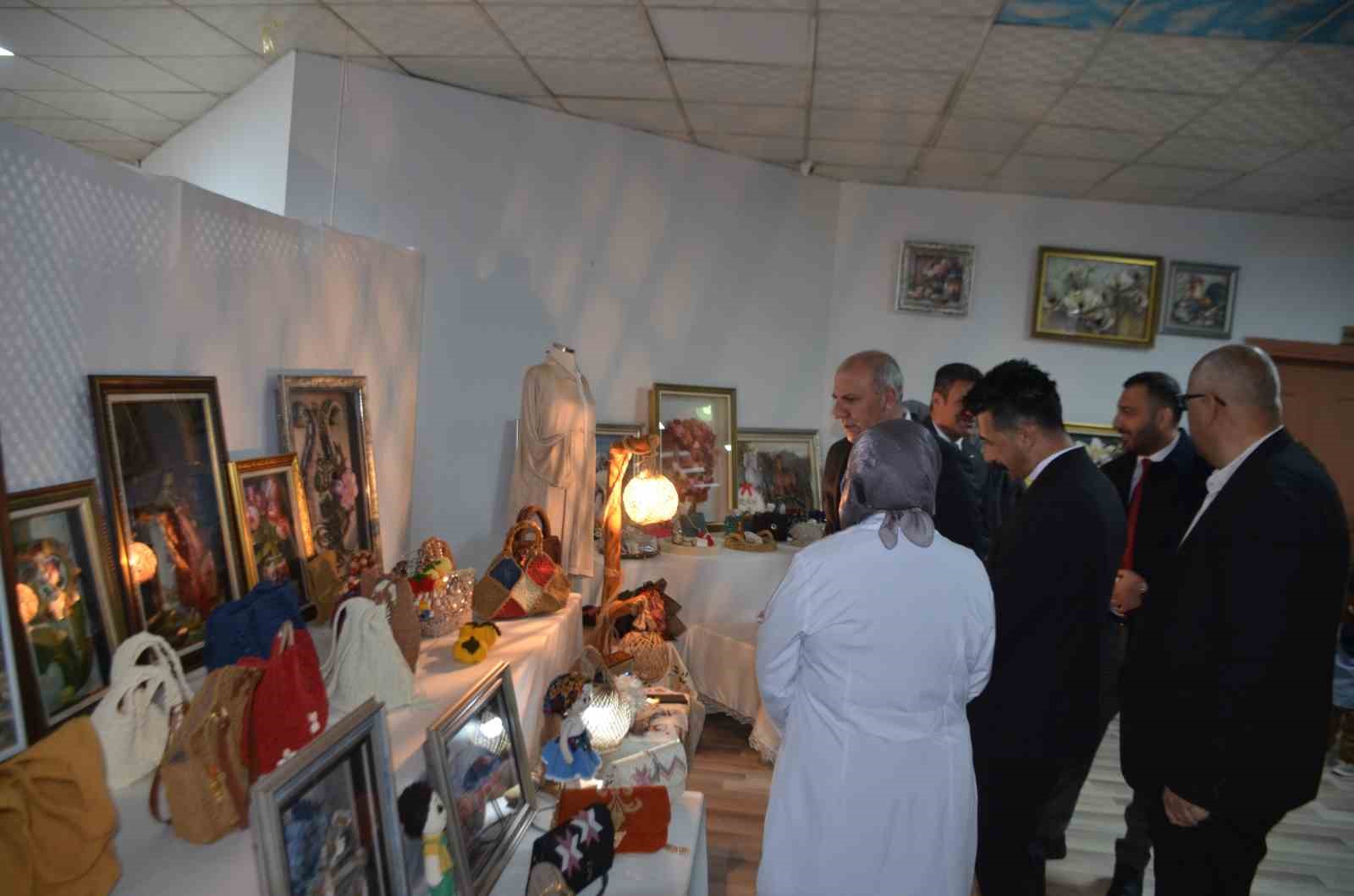 Bulanık’ta kadınların el emeği göz nuru görücüye çıktı
