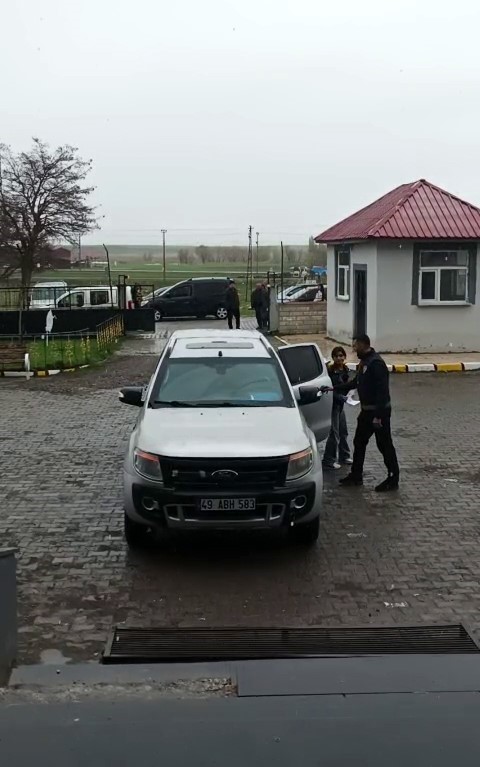 Bulanık’ta kimliğini unutan öğrenciye polis desteği
