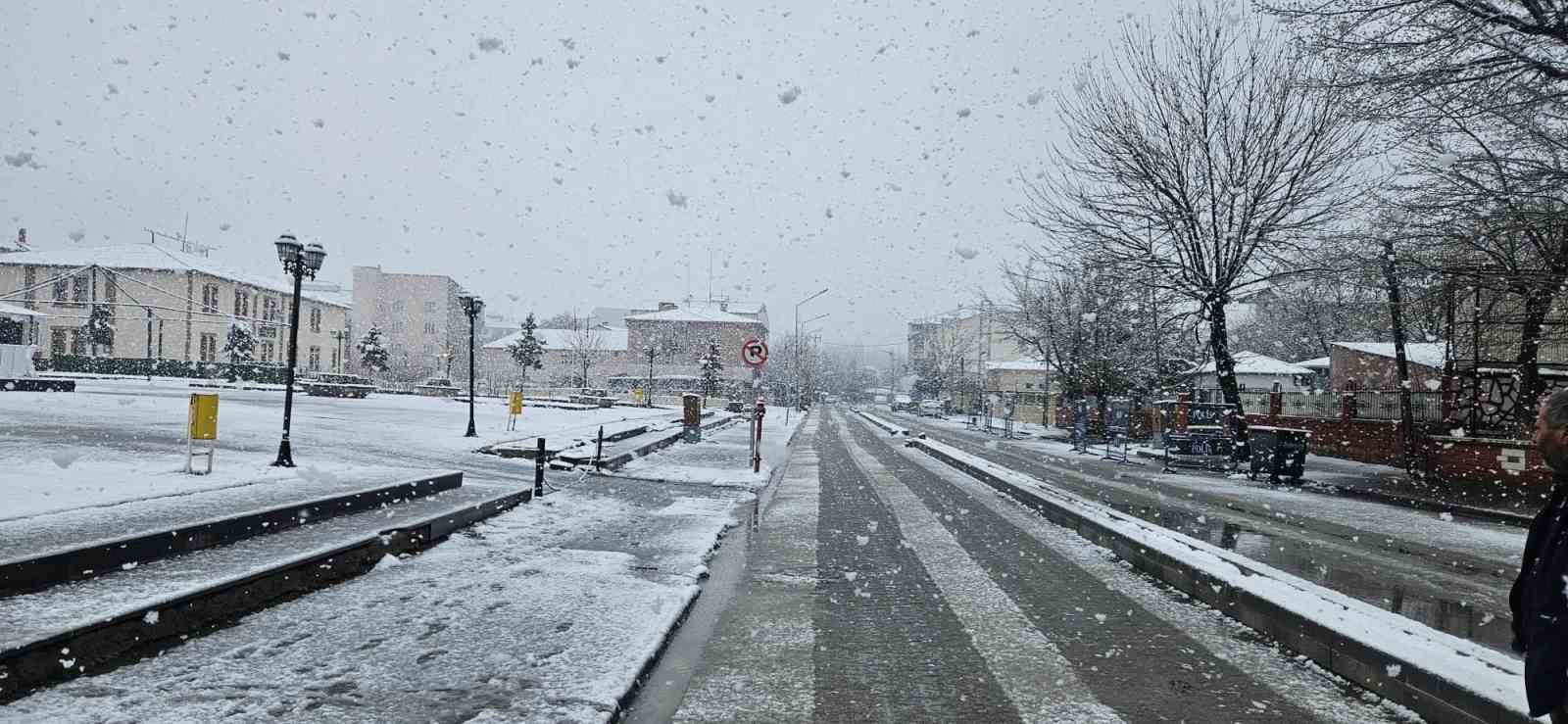 Bulanık’ta nisan ayında kar sürprizi
