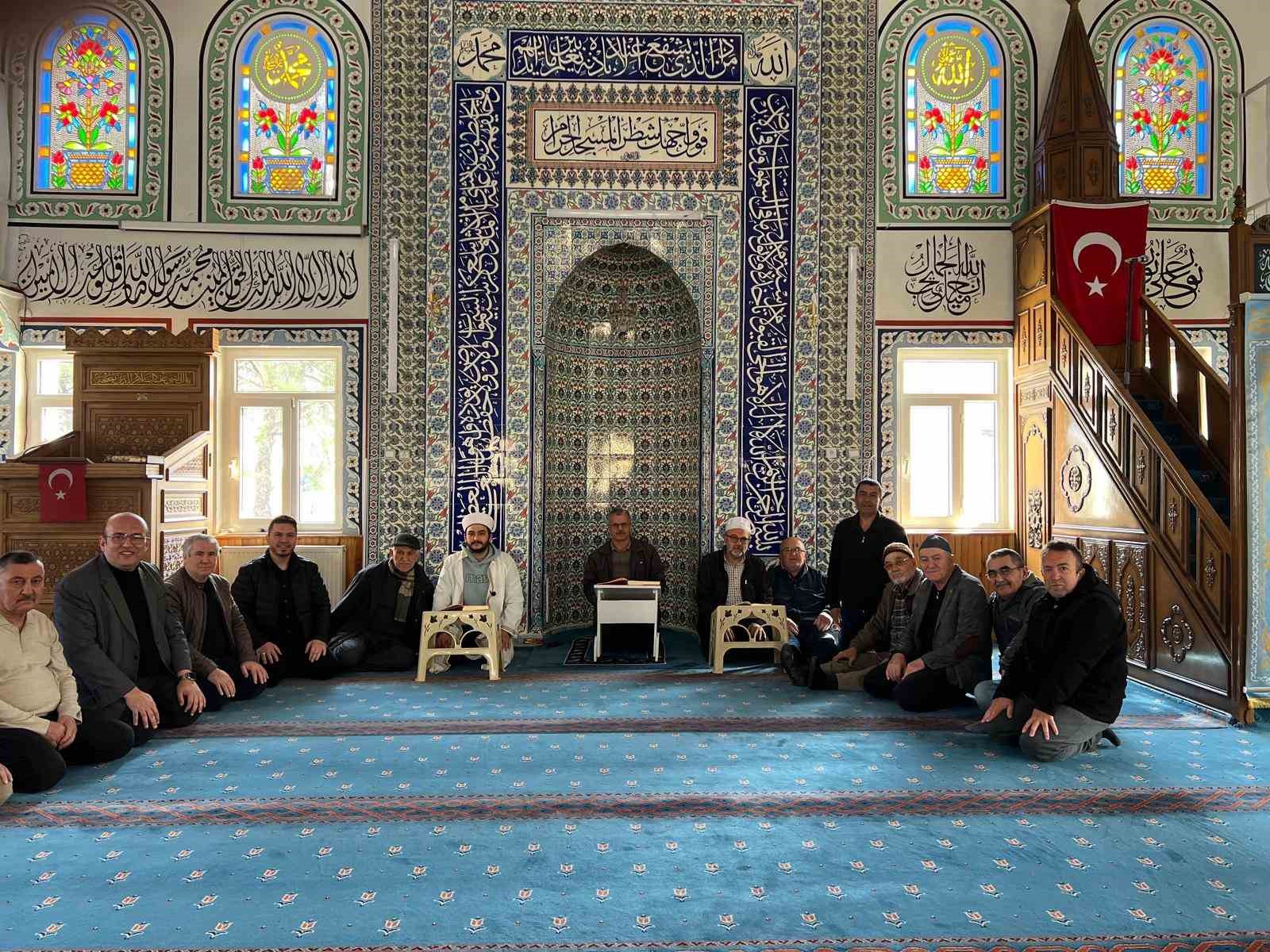 Buldan Akçalar Camisinde mukabele geleneği hatim duasıyla taçlandı
