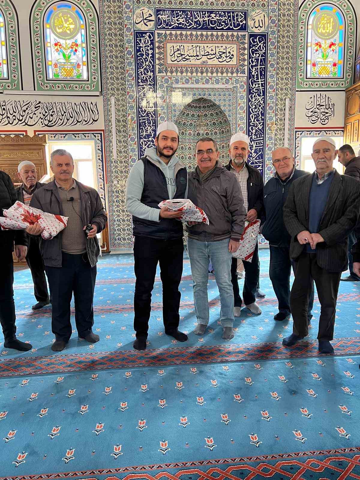 Buldan Akçalar Camisinde mukabele geleneği hatim duasıyla taçlandı
