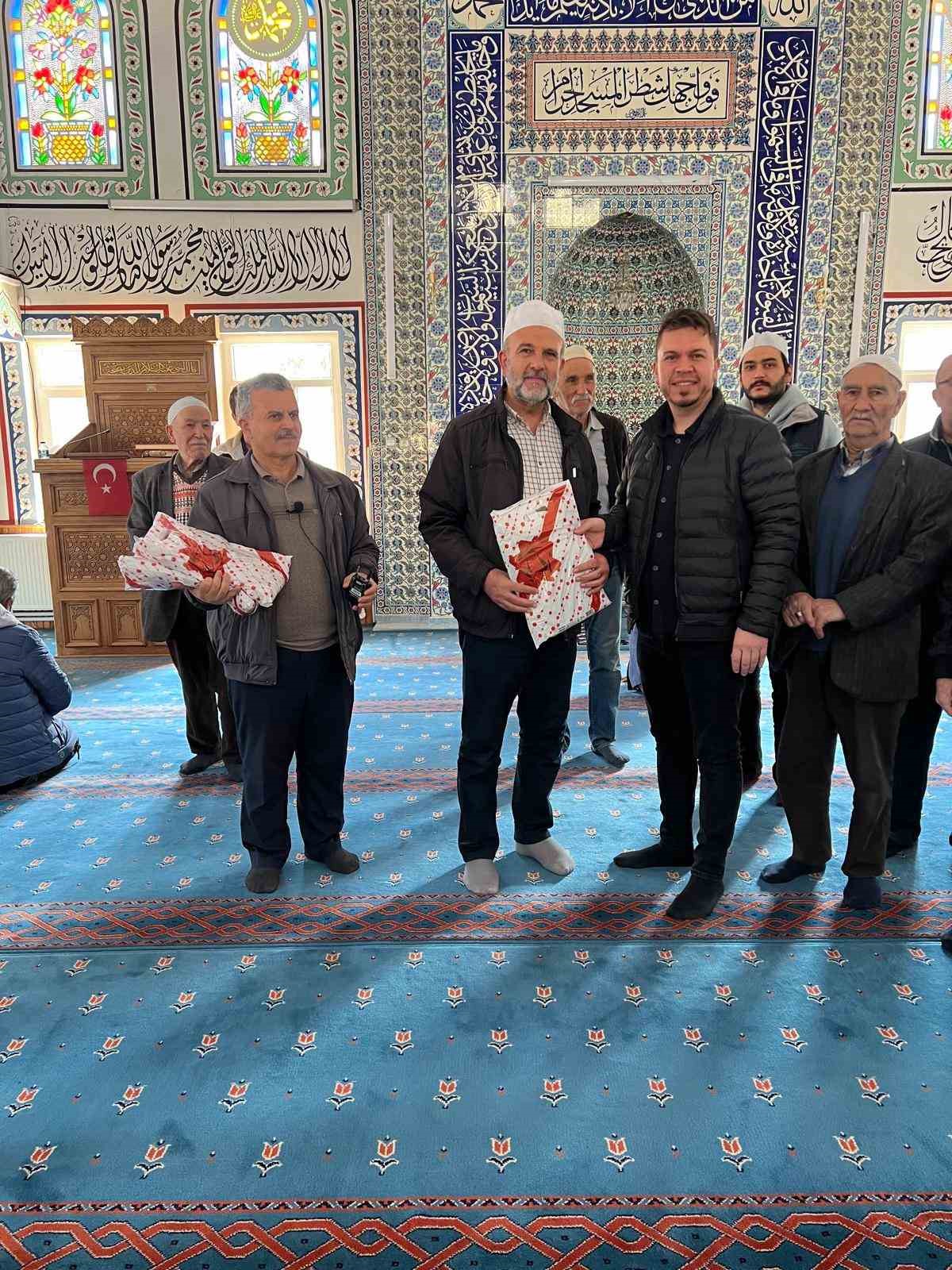 Buldan Akçalar Camisinde mukabele geleneği hatim duasıyla taçlandı
