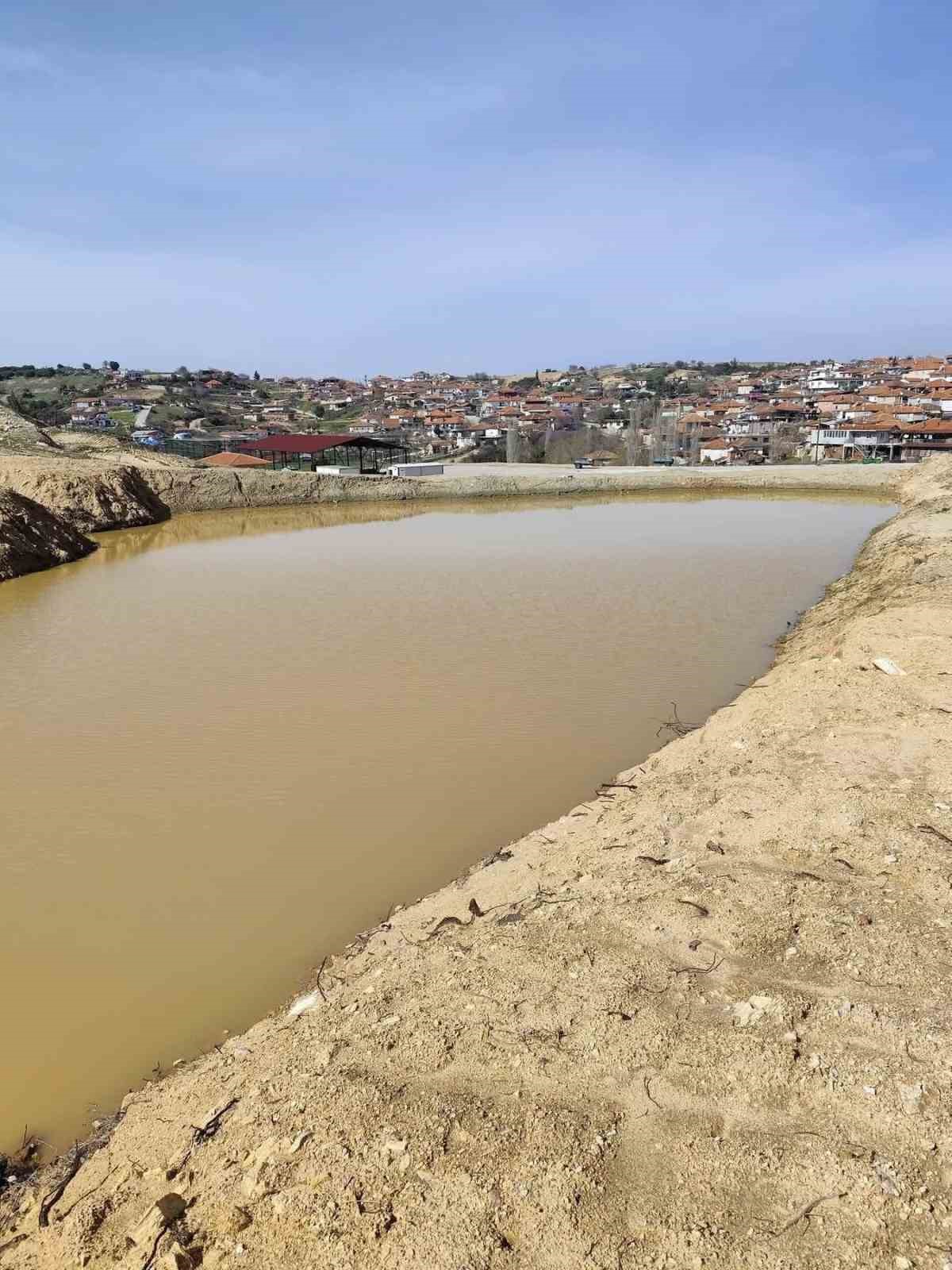 Buldan’da dolan gölet çiftçinin can suyu oldu
