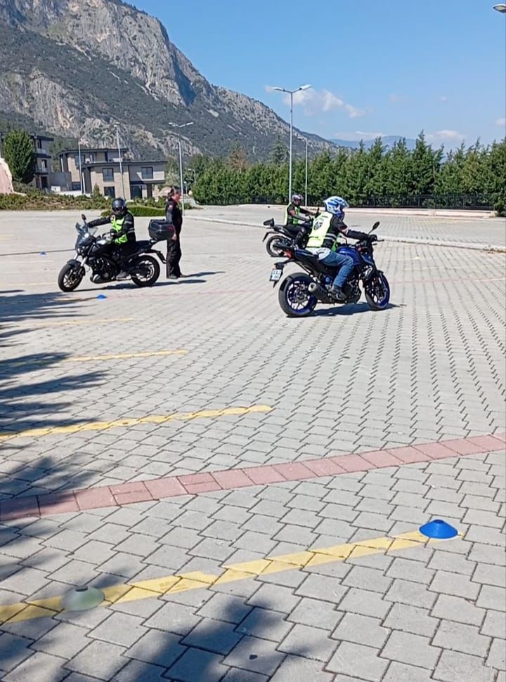 Buldanlı motosikletçilerden ’Güvenli Sürüş’ çıkarması
