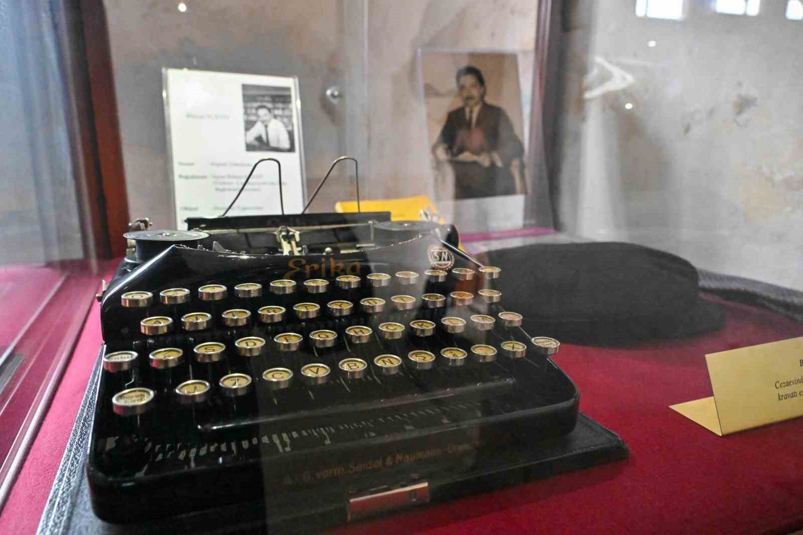 Bülent Ecevit’in 70 yıllık daktilosu, Ulucanlar Cezaevi Müzesi’nde
