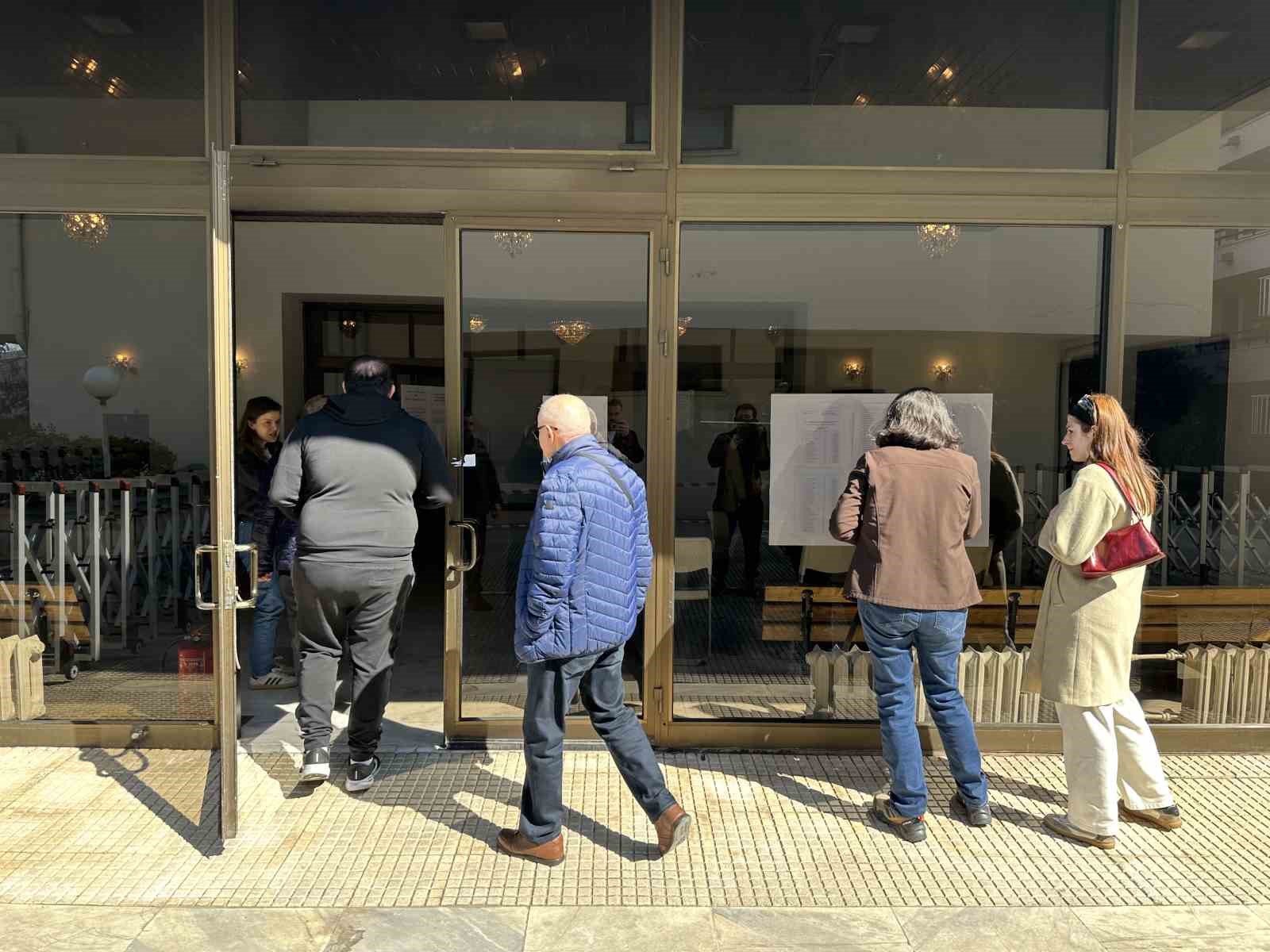 Bulgaristan 5 yılda 8’inci kez sandık başında: Türkiye’de 27 sandık kuruldu
