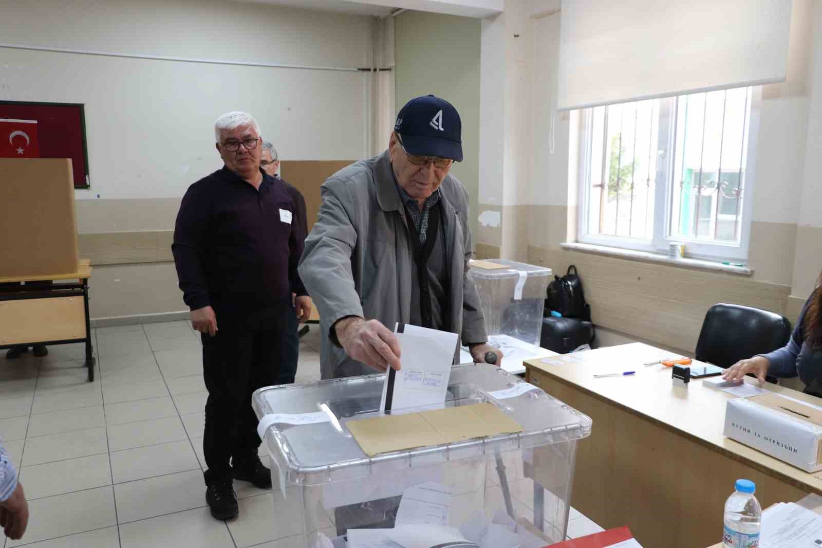 Bulgaristan seçimleri için Eskişehir’de vatandaşlar son 5 yılda 8’inci kez sandık başında
