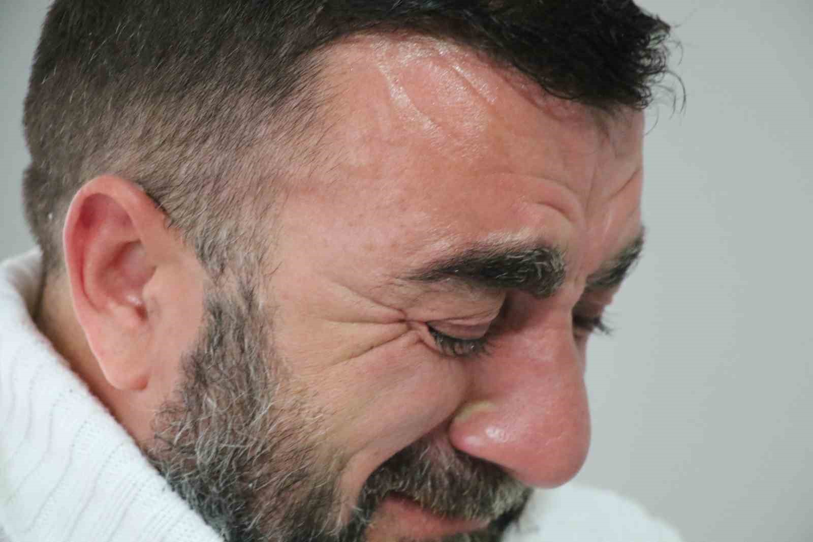 Buluştuğu kişiler tarafından ailesinin gözü önünde tekme tokat darp edildi, tehditler sürünce ailesiyle İstanbul’u terk etti
