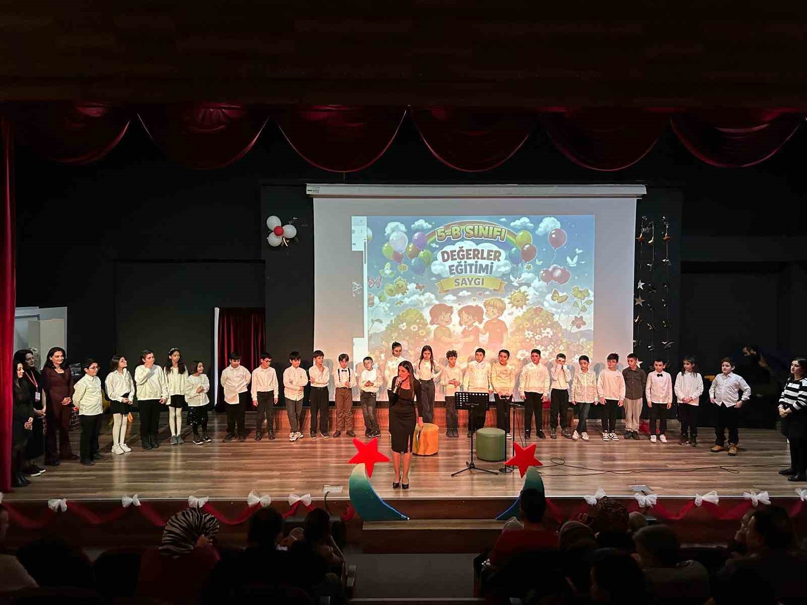 Bulut Başarı Koleji’nde değerler sahneye taşındı
