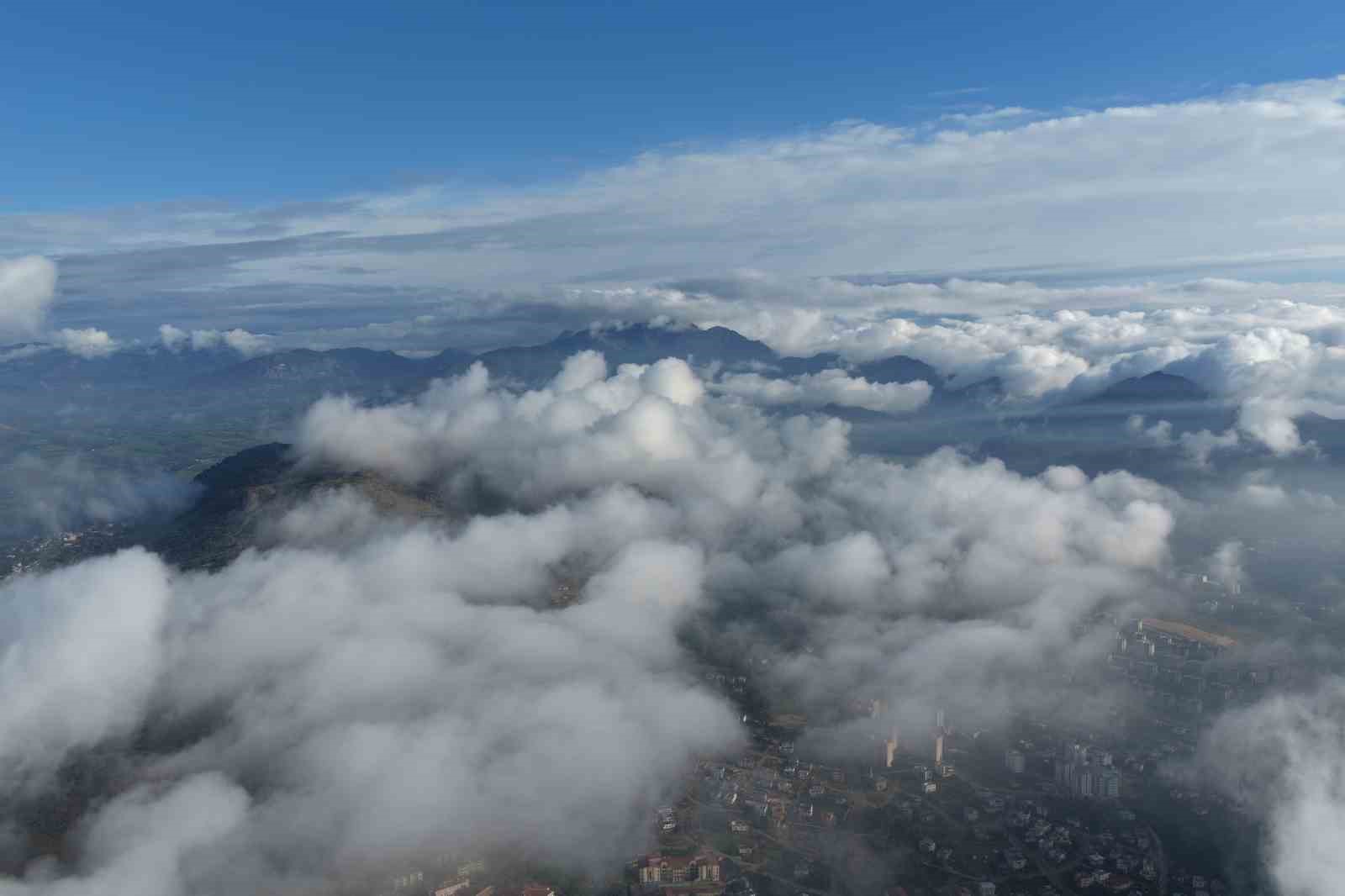 Bulutlar Kozan Kalesi’nde dans etti, ortaya masalsı görüntüler çıktı

