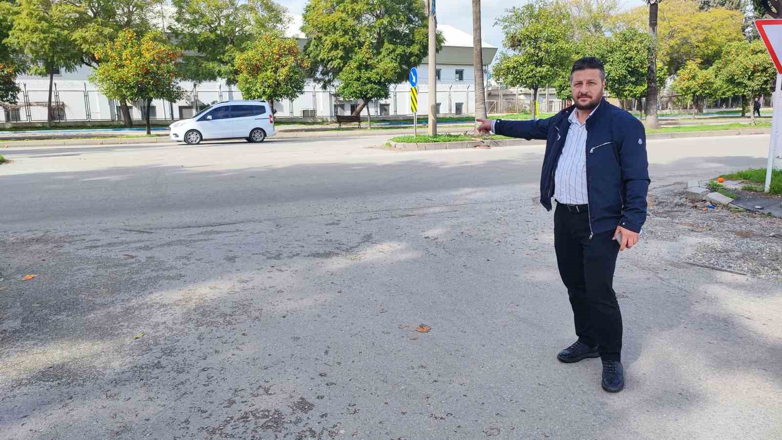 Bulvarda sürekli kaza olmasına esnaf isyan etti
