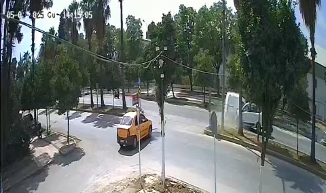 Bulvarda sürekli kaza olmasına esnaf isyan etti
