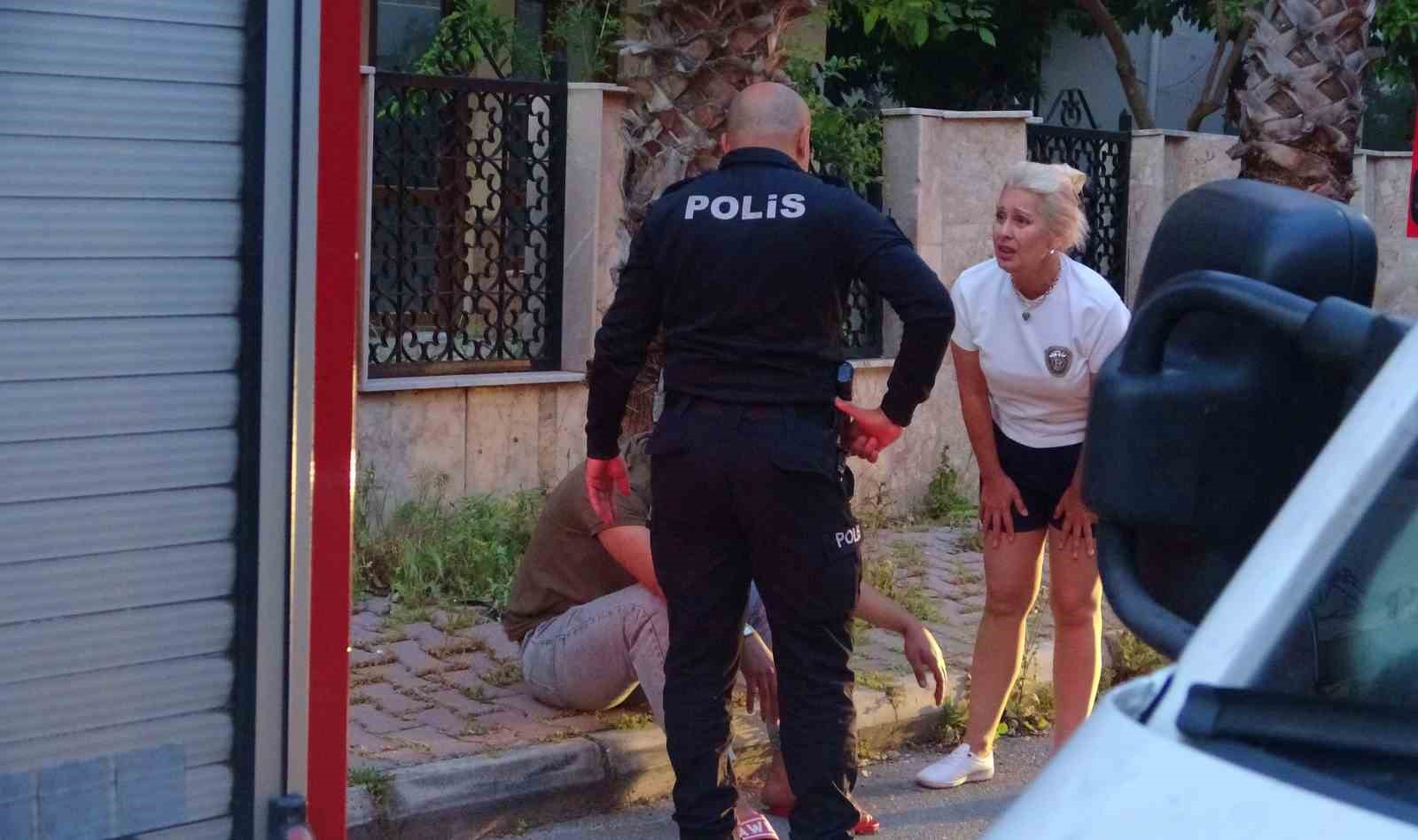 Bunalıma girip evini yakan genci ekipler kurtardı
