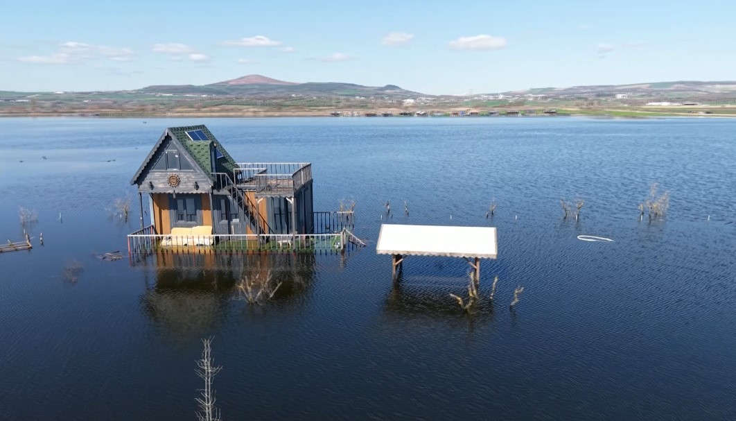 Bungalovlar, göl evi oldu
