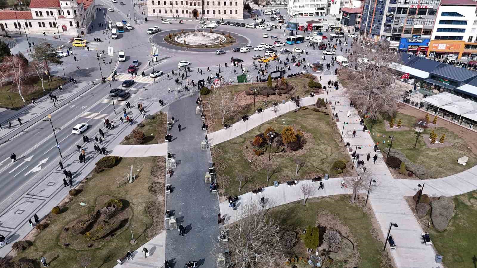 Burası ne Beyoğlu ne de Taksim: Sivas’ta cadde ve sokaklar doldu taştı

