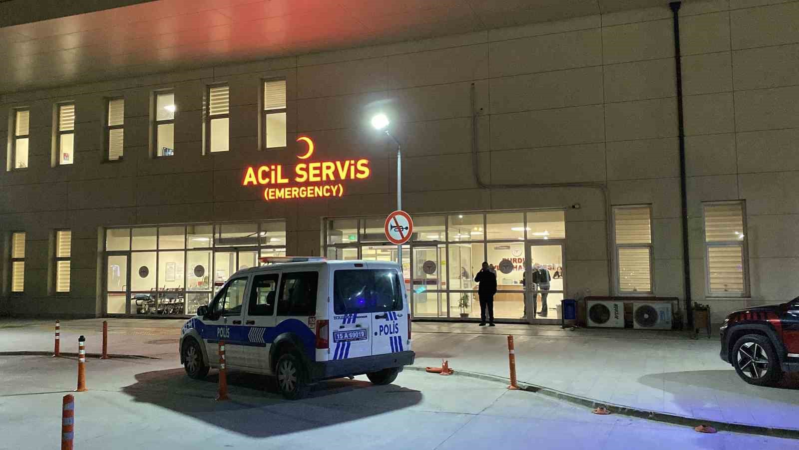 Burdur’da 17 yaşındaki gençlerin kavgası kanlı bitti: 2 yaralı
