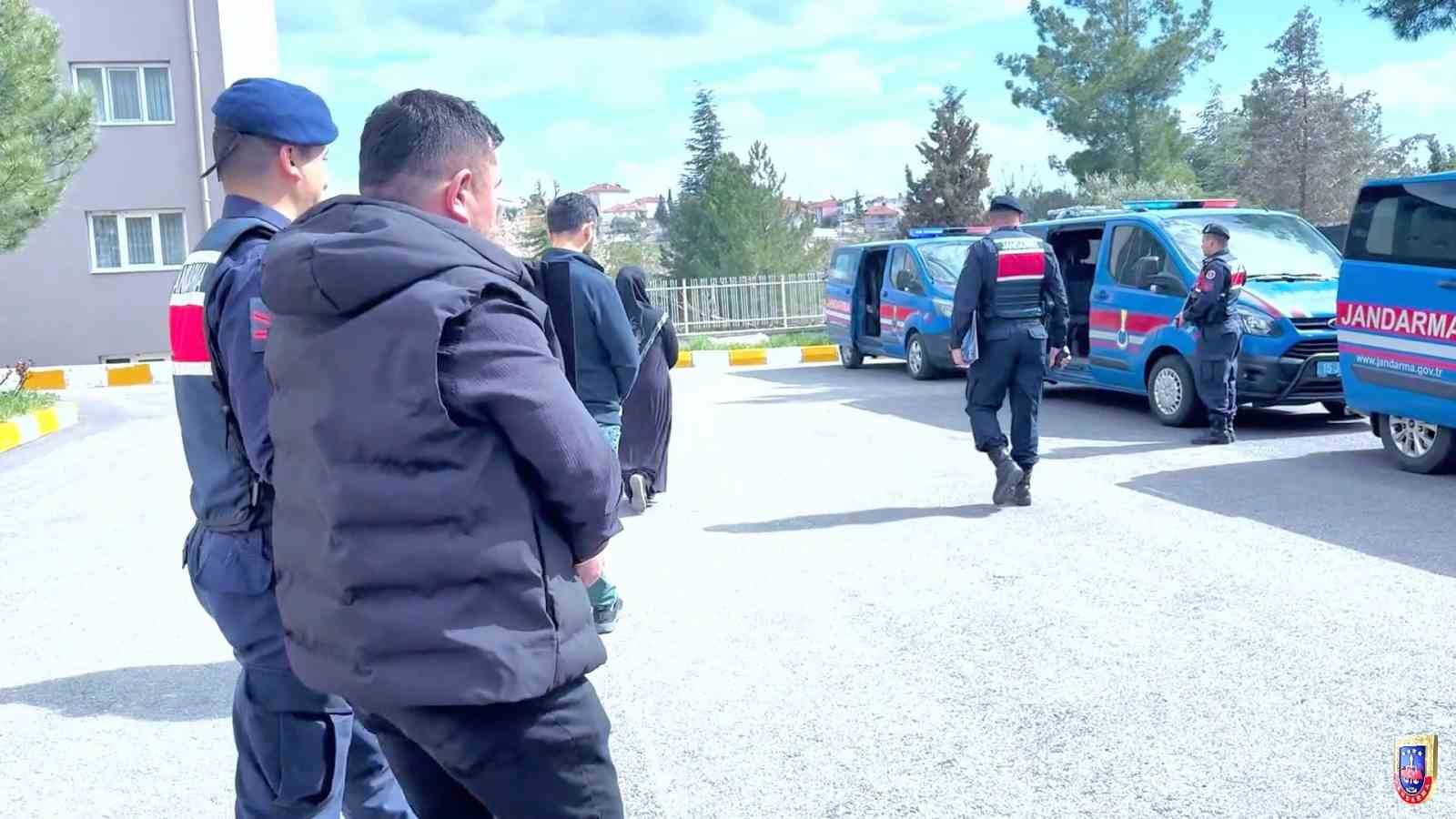 Burdur’da 27 milyon liralık tefecilik operasyonu: 1 tutuklama
Burdur’da 27 milyon liralık tefecilik operasyonu: 1 tutuklama