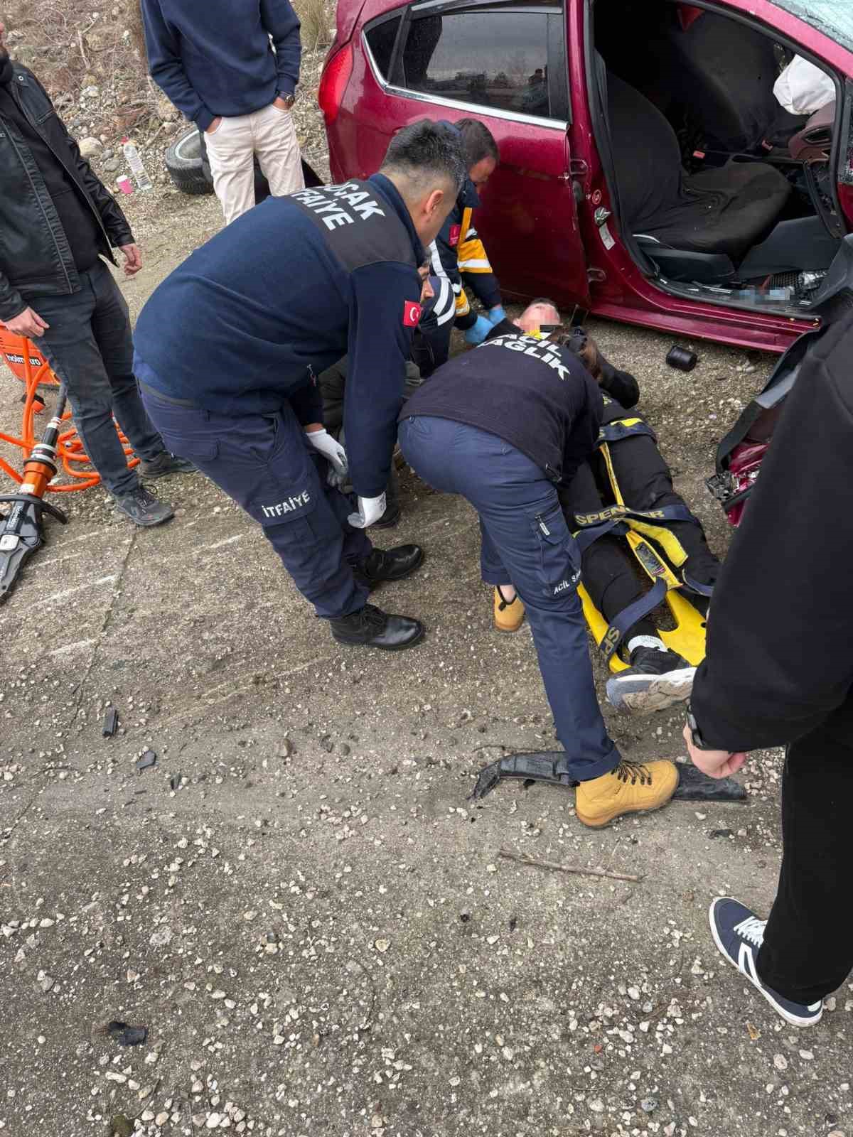 Burdur’da 3 otomobil çarpıştı: 4 yaralı
