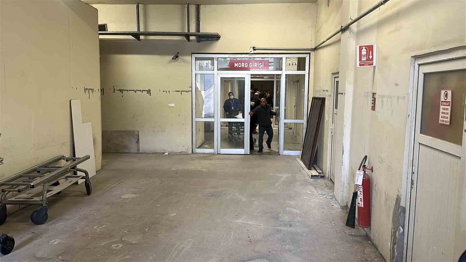 Burdur’da 7 kişinin hayatını kaybettiği kazada aileler cenazelerini gözyaşlarıyla teslim aldı
