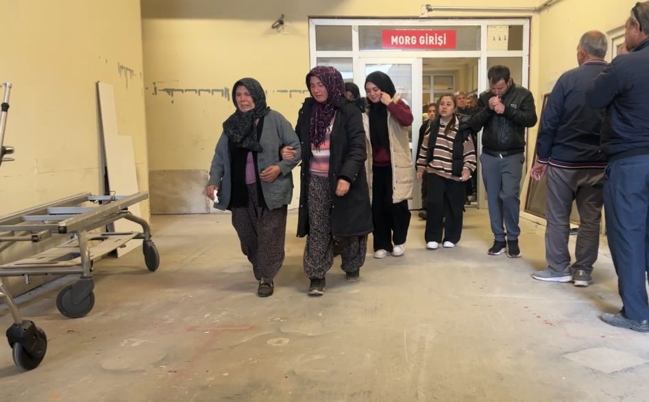 Burdur’da 7 kişinin hayatını kaybettiği kazada aileler cenazelerini gözyaşlarıyla teslim aldı
