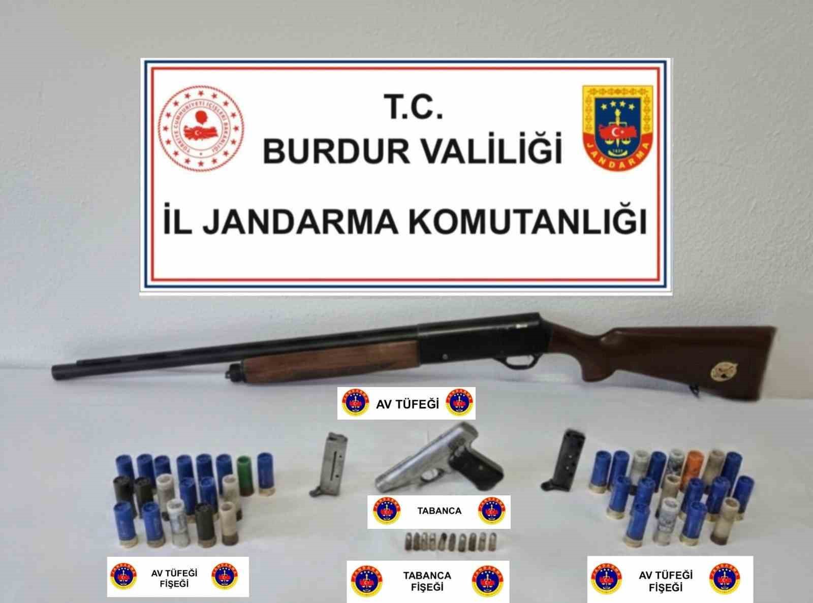 Burdur’da çok sayıda ruhsatsız silah ve mühimmat ele geçirildi
