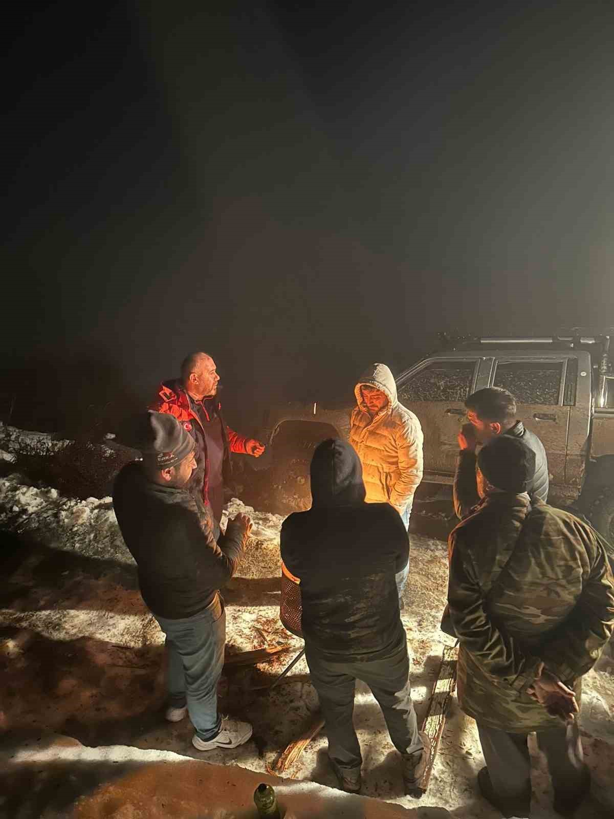 Burdur’da dağda mahsur kalan 4 kişi kurtarıldı
