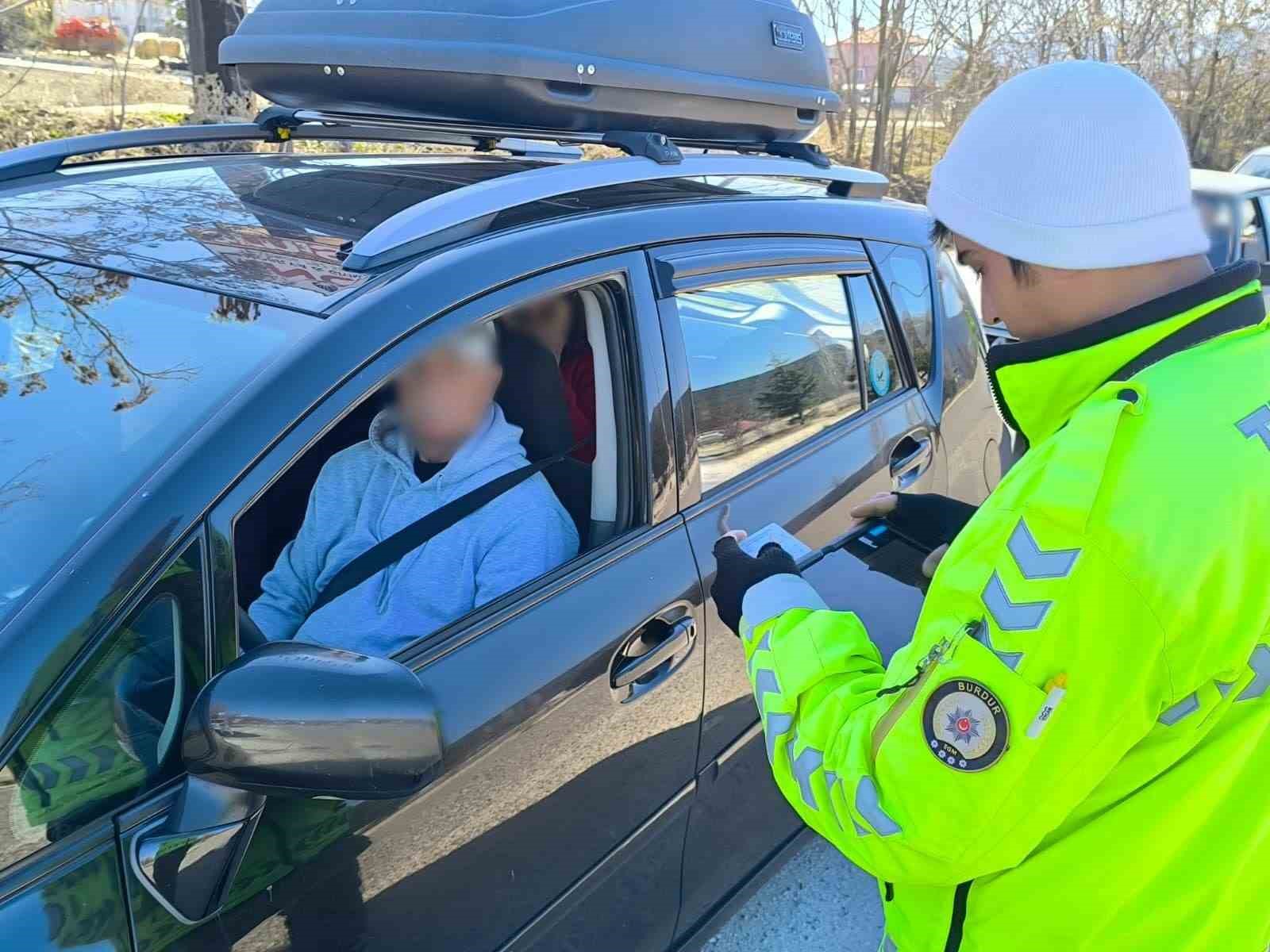 Burdur’da emniyet kemeri denetimi: 119 araç ve sürücüsüne ceza
