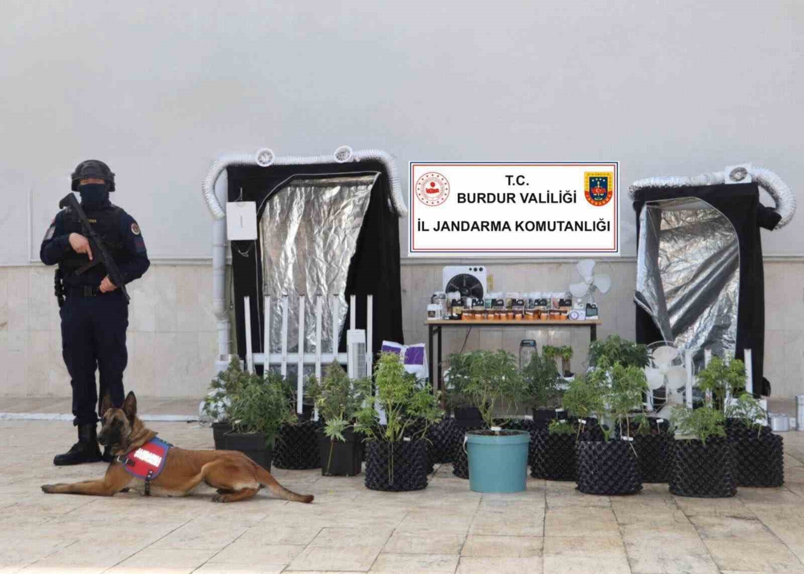 Burdur’da evi uyuşturucu imalathanesine çeviren şüpheli tutuklandı
