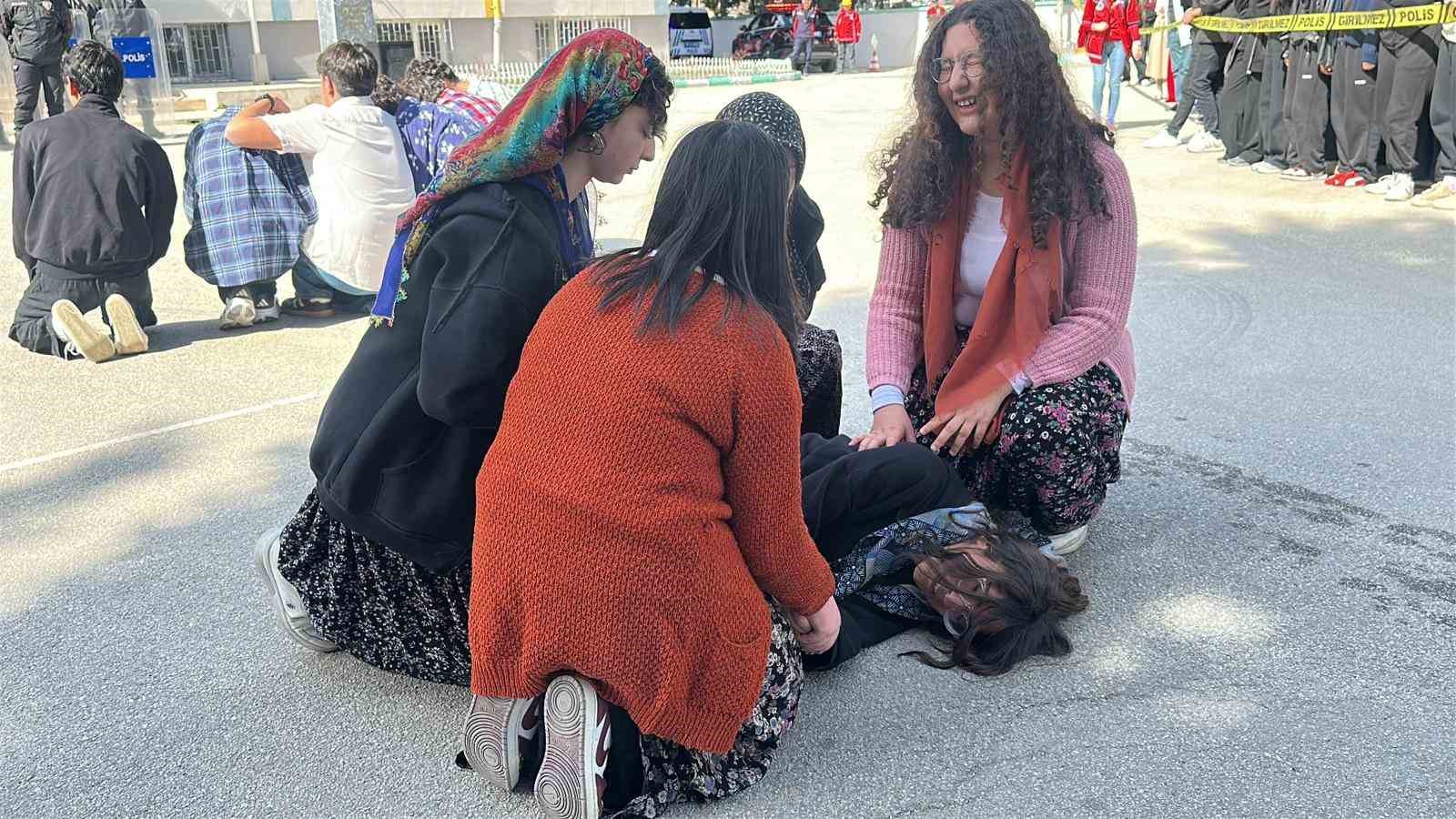 Burdur’da gerçeğini aratmayan deprem tatbikatı
