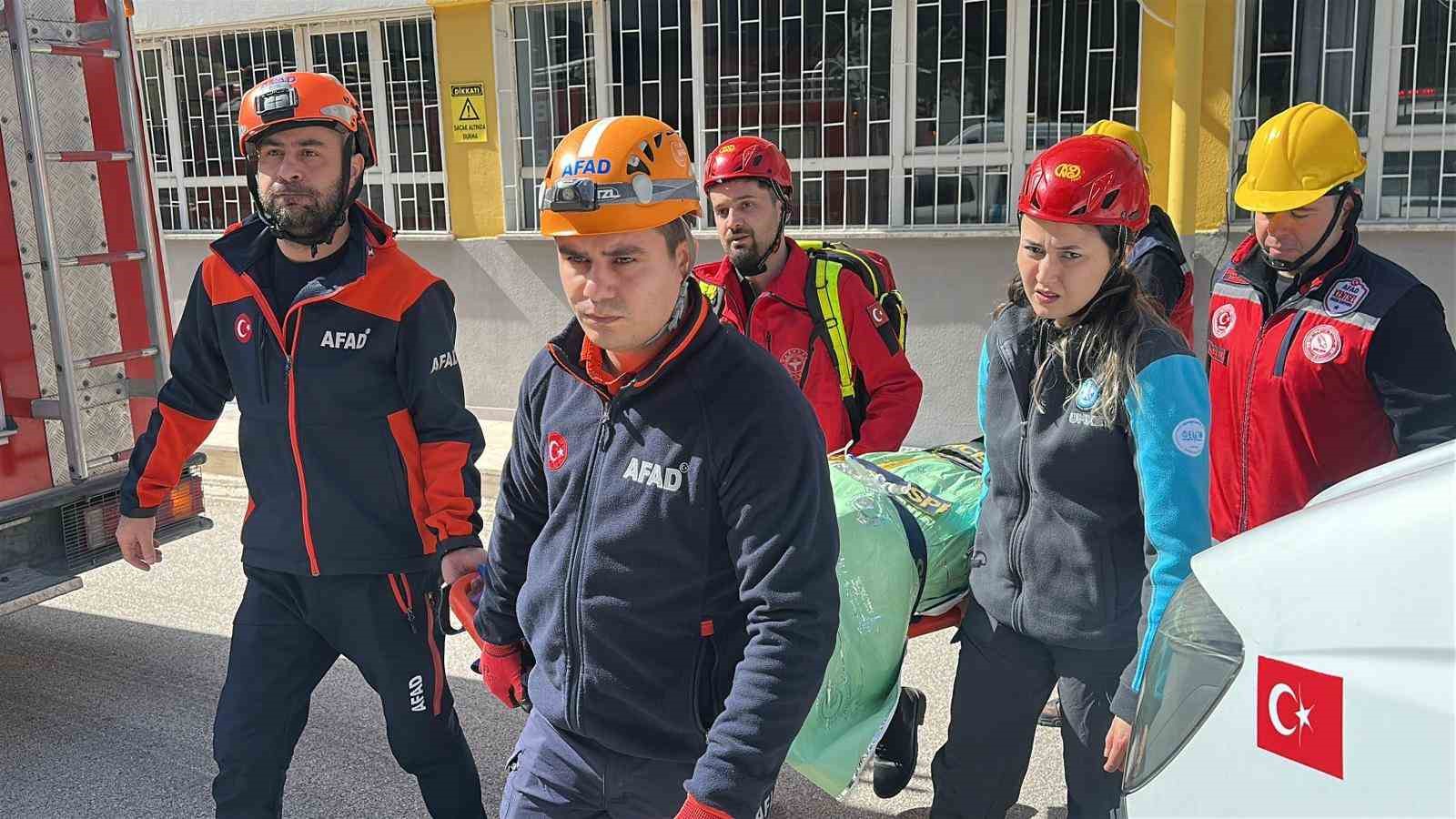 Burdur’da gerçeğini aratmayan deprem tatbikatı
