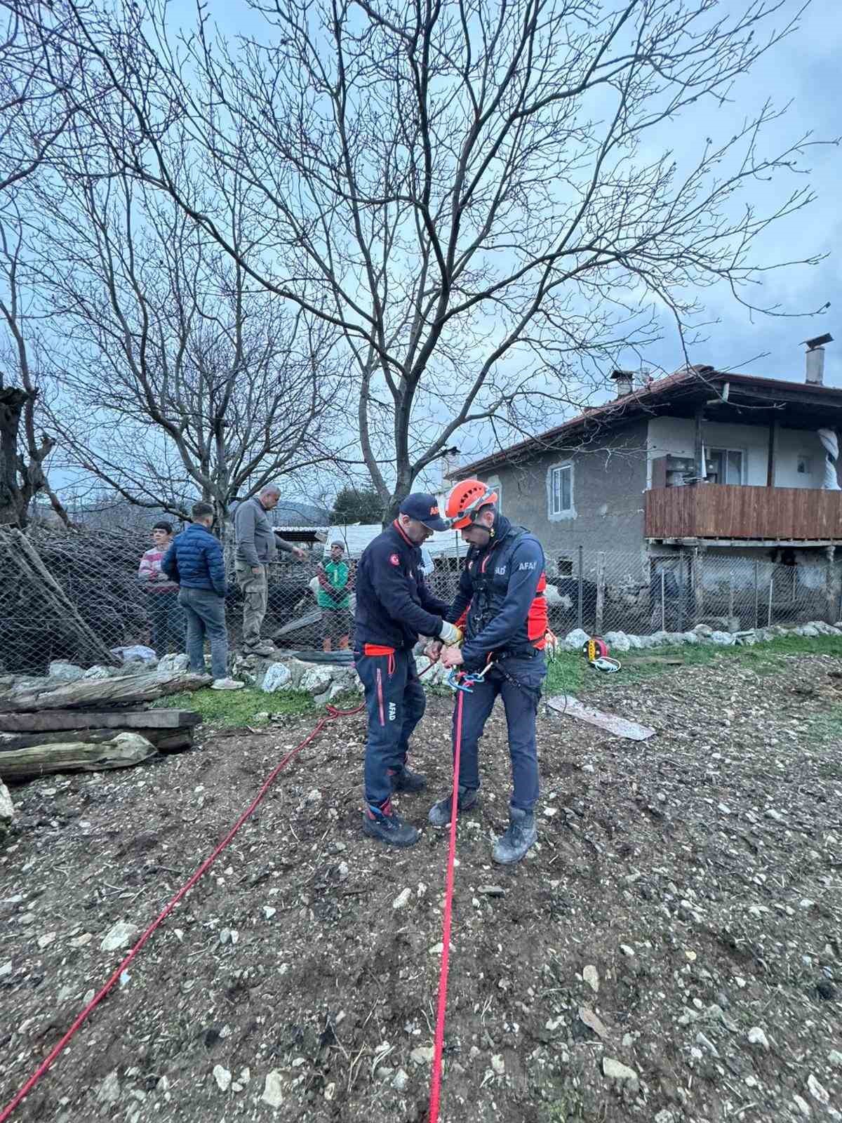Burdur’da kuyuya düşen oğlak ekipler tarafından kurtarıldı
