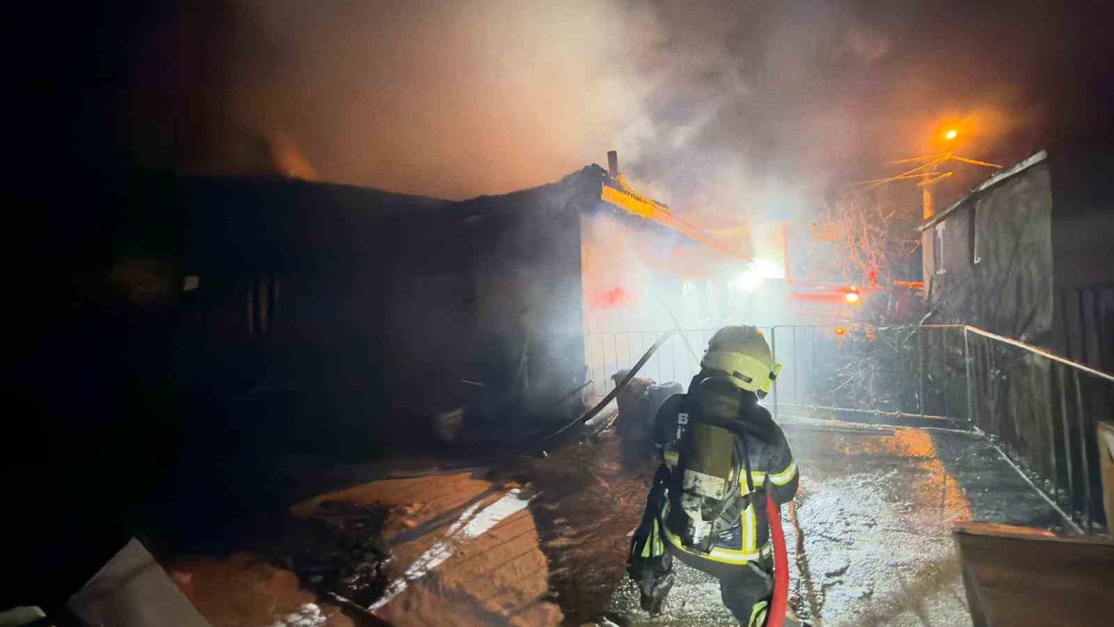 Burdur’da müstakil ev yanarak kullanılmaz hale geldi
