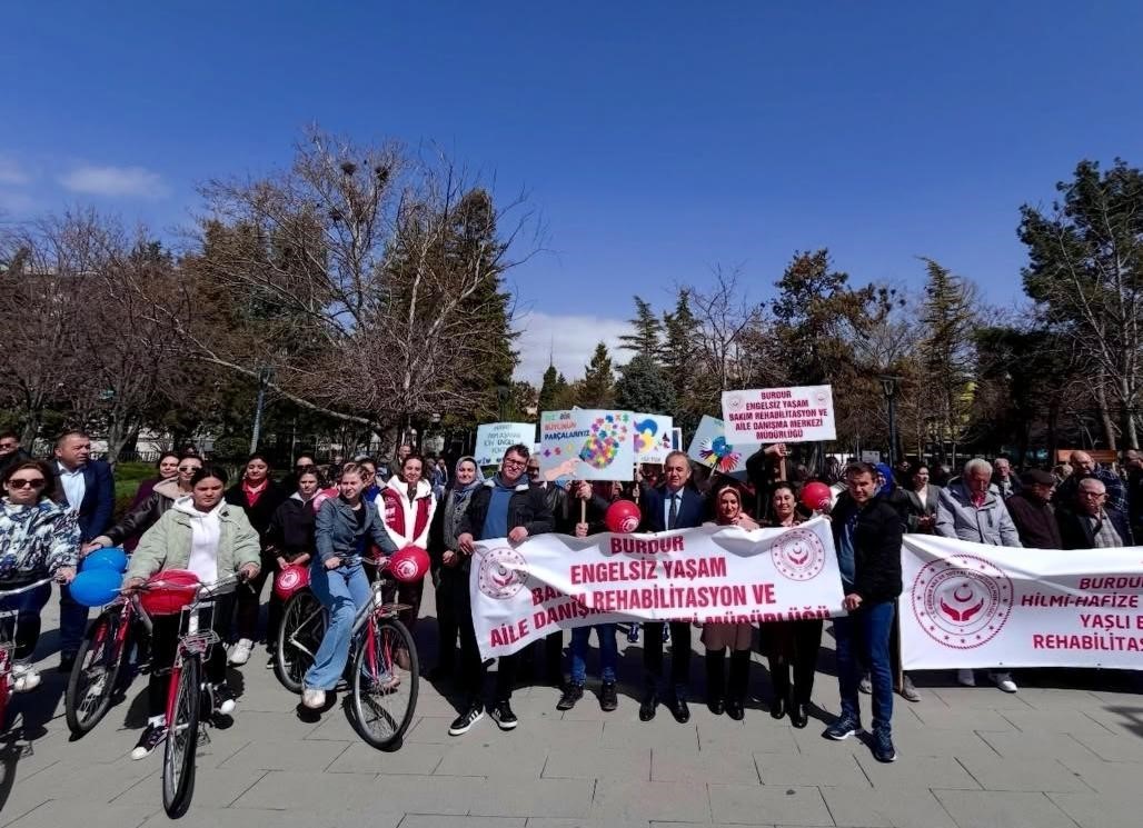 Burdur’da otizm için farkındalık yürüyüşü düzenlendi
