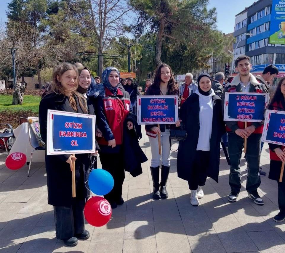 Burdur’da otizm için farkındalık yürüyüşü düzenlendi
