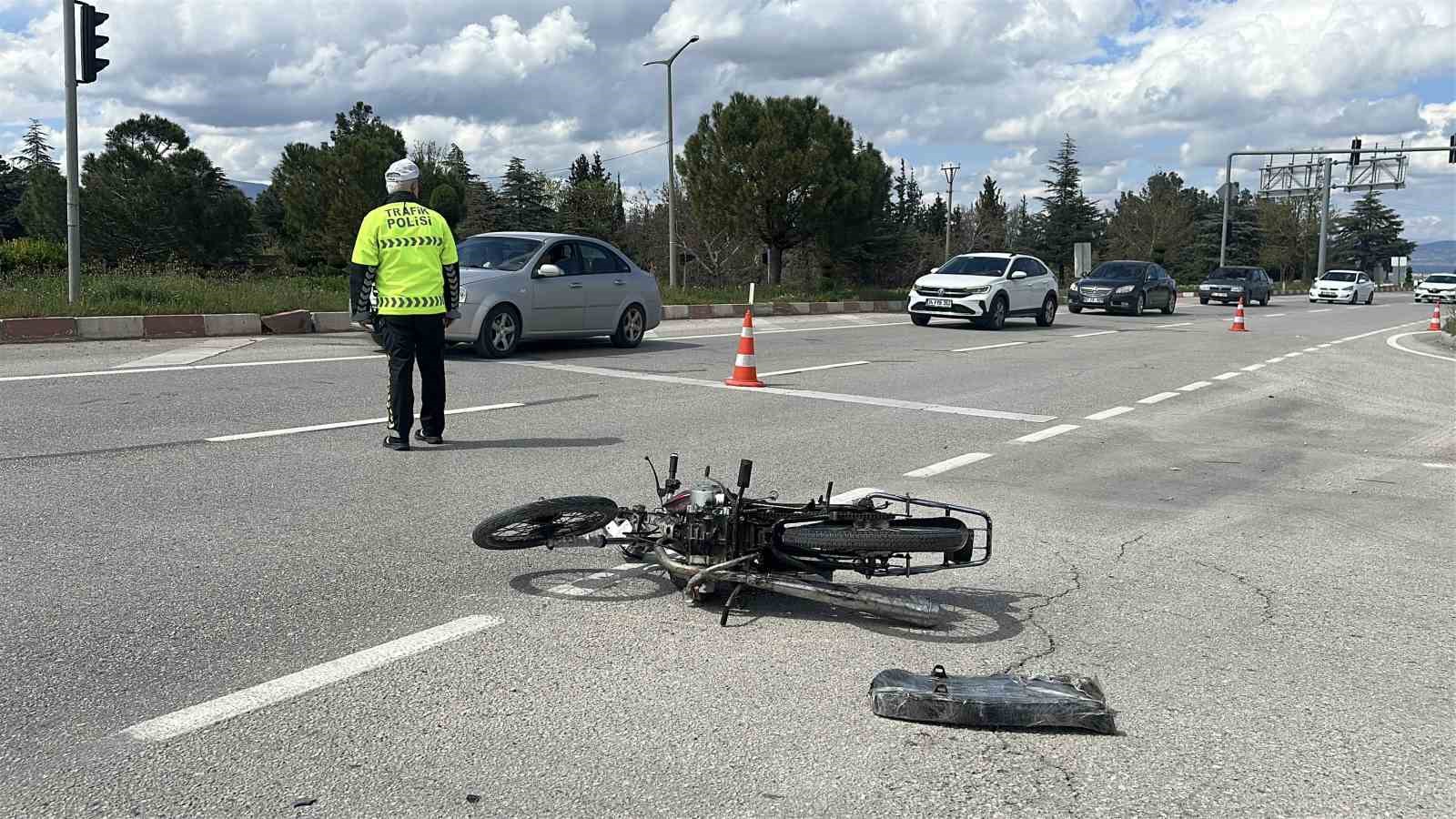 Burdur’da otomobil ile motosiklet çarpıştı: 2 yaralı
