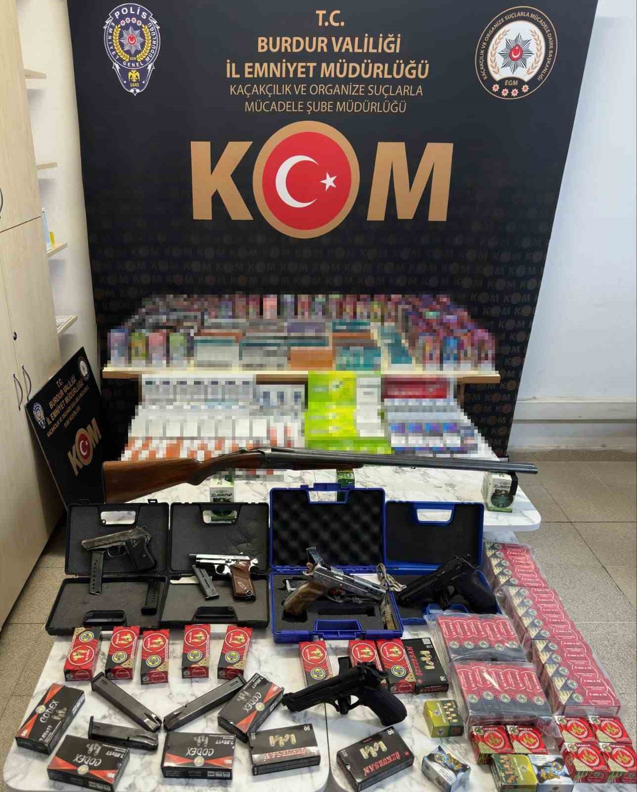 Burdur’da ruhsatsız silah ve kaçak alkol operasyonu
