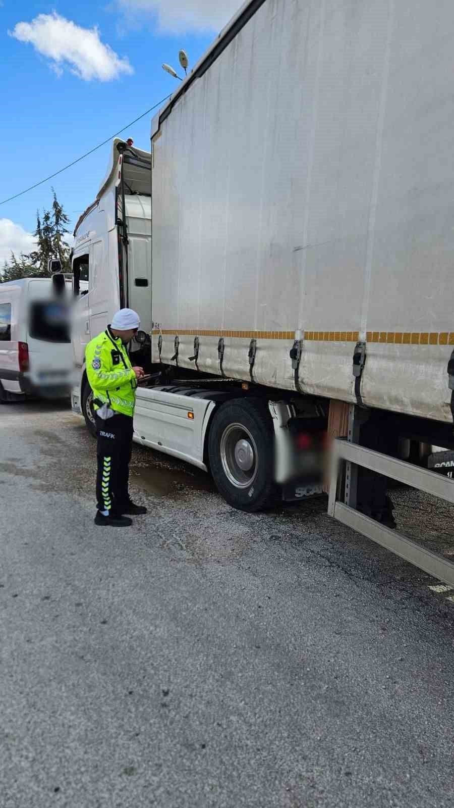 Burdur’da yük taşıyan araçlara yönelik denetim
