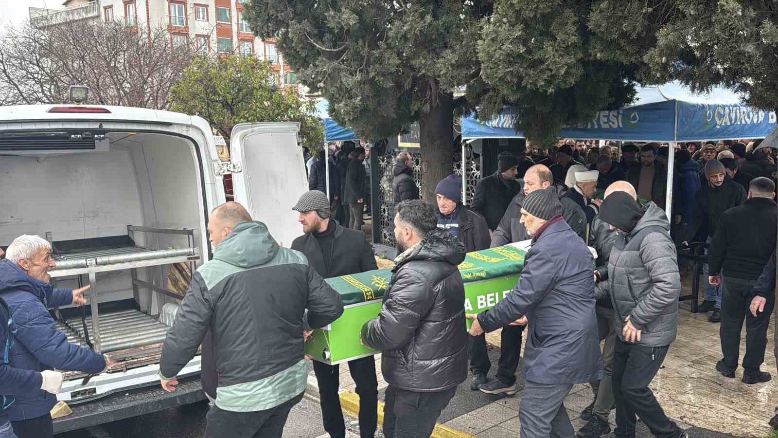 Burdur’daki kazada ölen aynı aileden 4 kişi Kocaeli’de toprağa verildi
